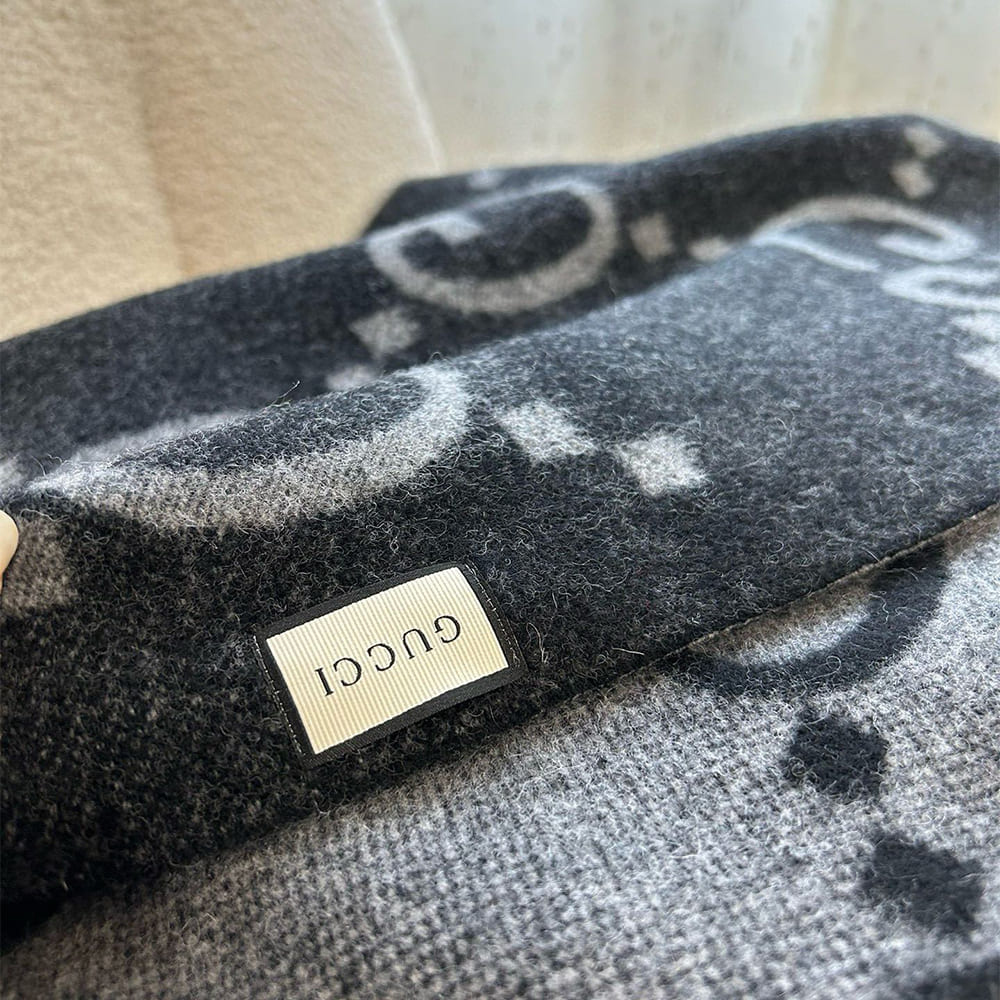 Gvc*1 GG wool jacquard scarf