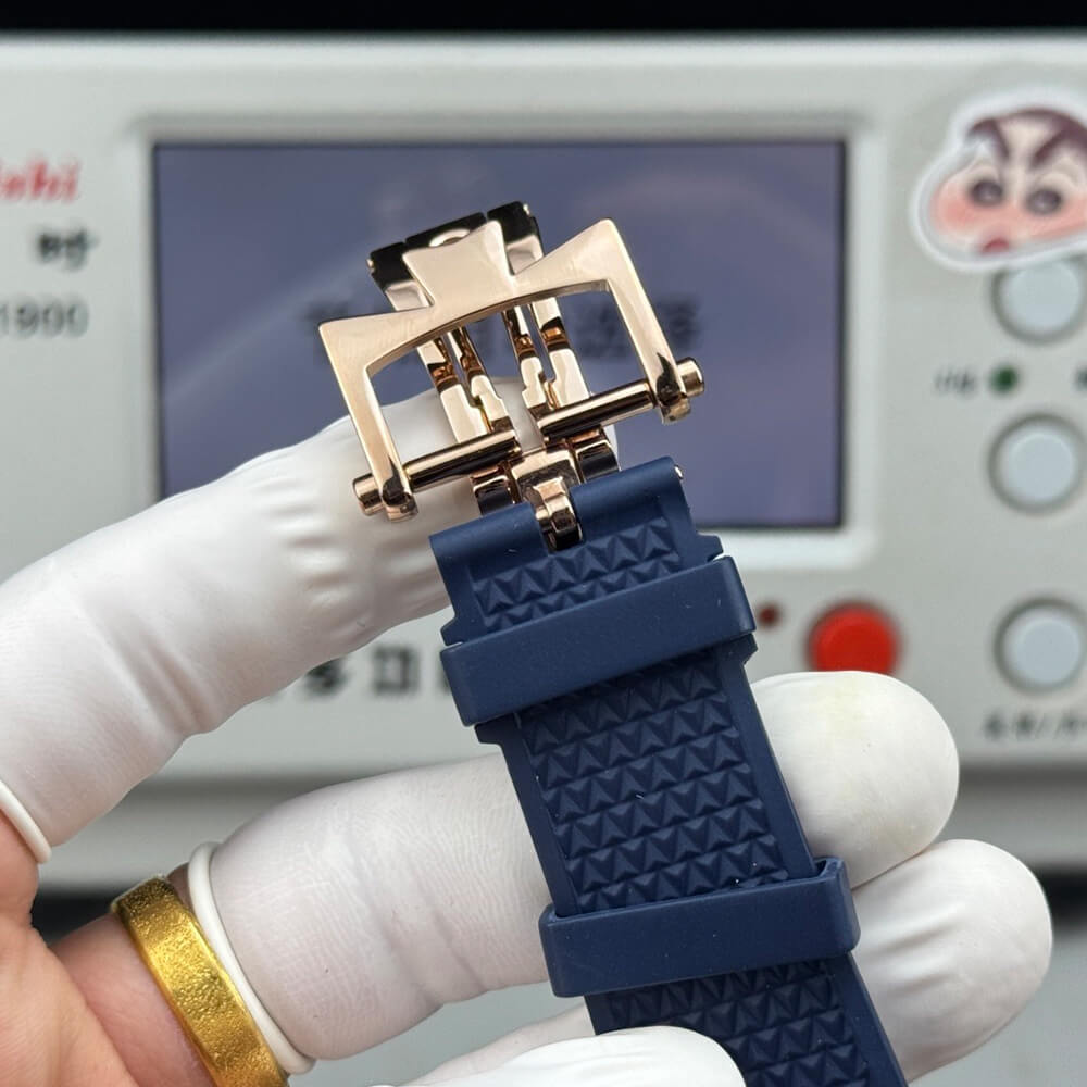 Vacheron C0nstan1n Overseas Chronograph