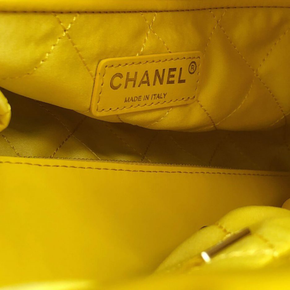 Ch**el 22 SMALL HANDBAG