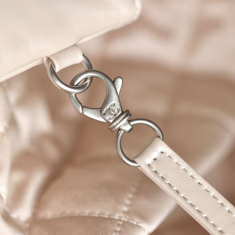 Ch**el 22 HANDBAG(high-end grade)