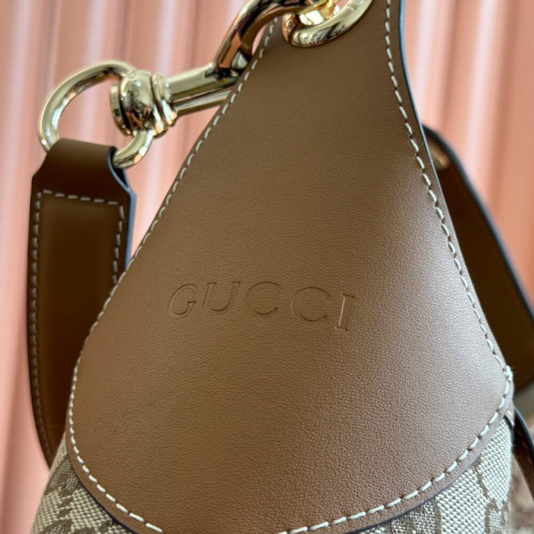 Gvc*1 B medium shoulder bag