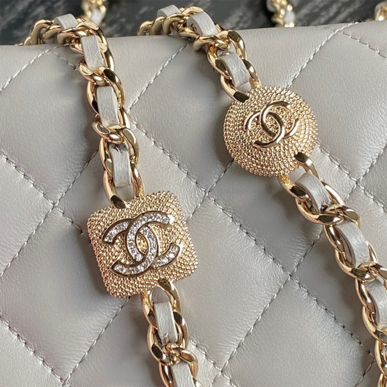Ch**el Clutch With Chain(high-end grade)