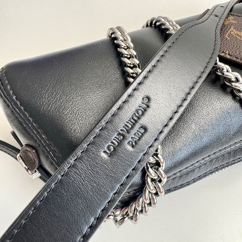 LV Pochette Vibe