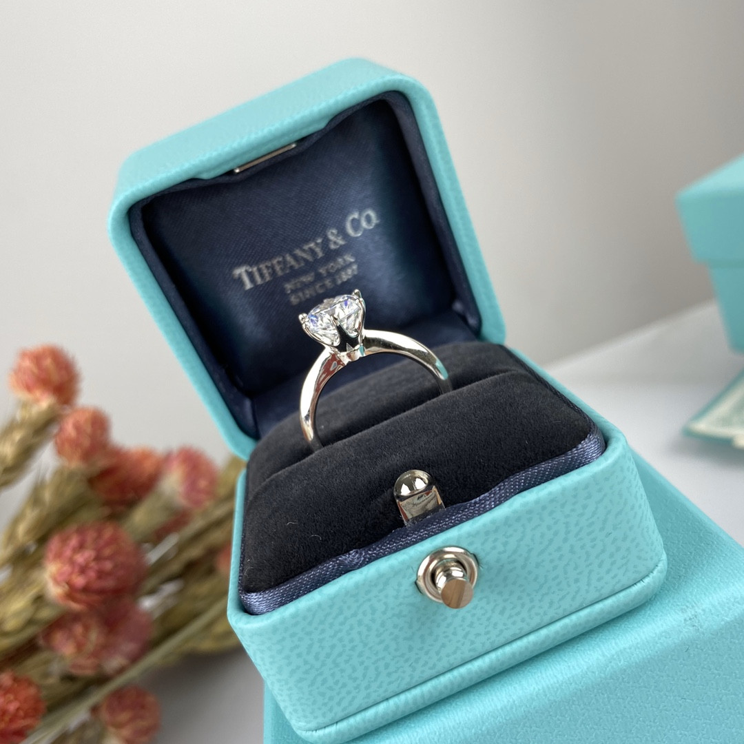 t*f*ny & co. six-prong ring high-carbon D1am0nd ag925