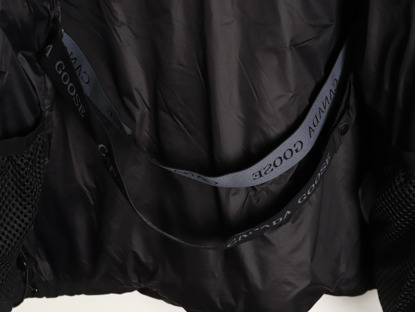 Can*a G00se Short Puffer jacket