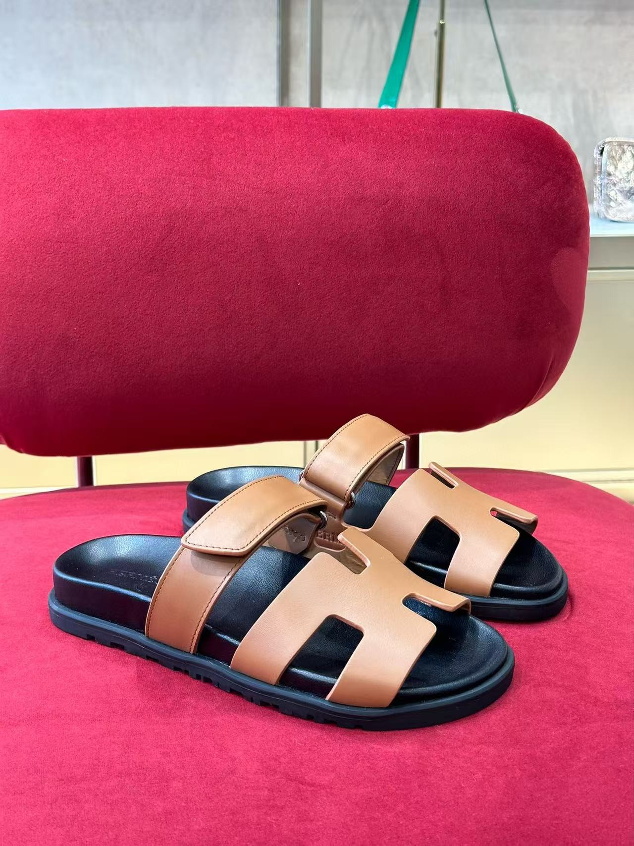 UA H**me5 Chypre Sandal