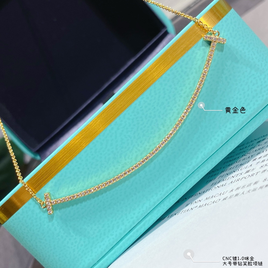 t*f*ny & co. large smile with D1am0nd necklace