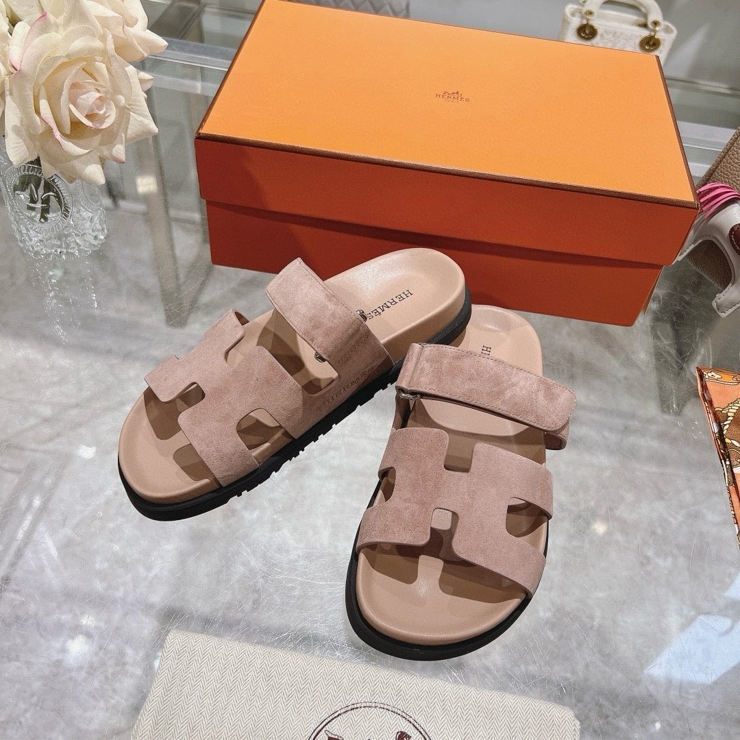 UA H**me5 Chypre Sandal