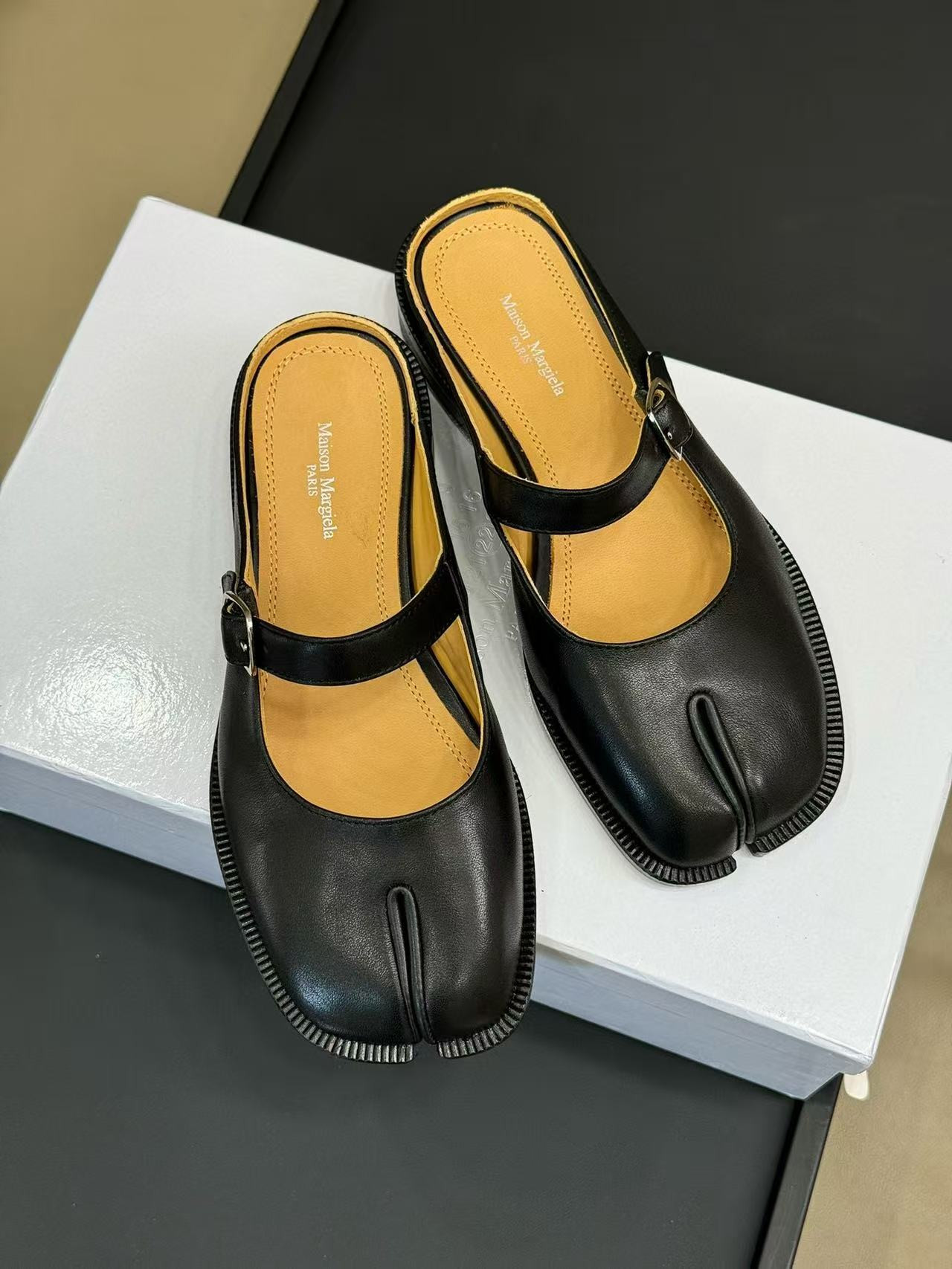 UA Ma1s0n Marg*e1a Tabi City Mary-Jane Mules