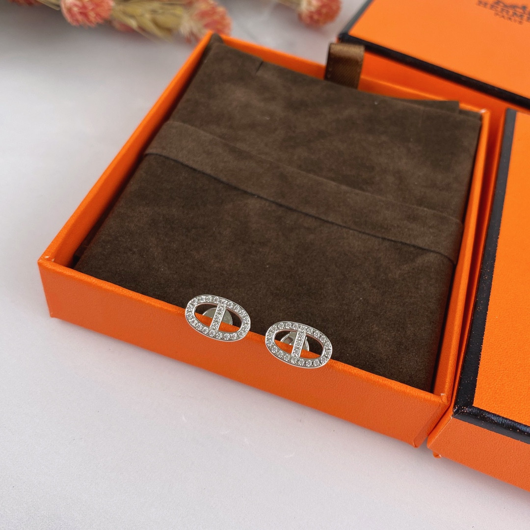 H**me5 Fully D1am0nd-Encrusted  H Stud Earrings