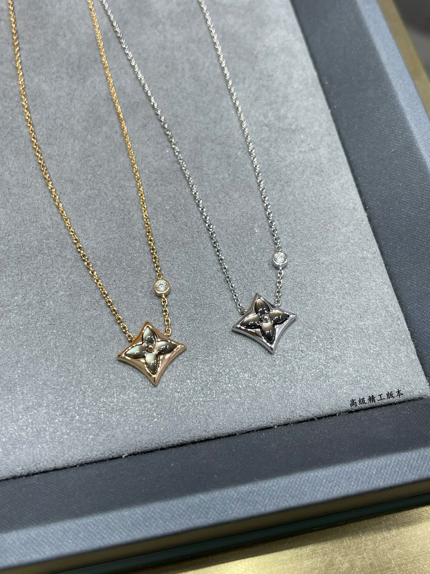 L0vis Vvtt0n Natural Gray Shell Square Necklace