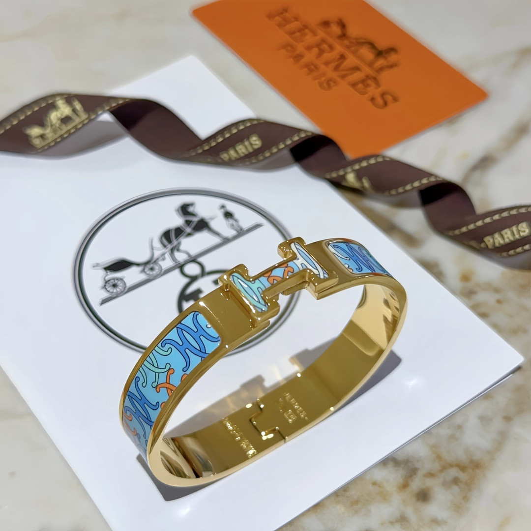 H**me5 enamel bracelet