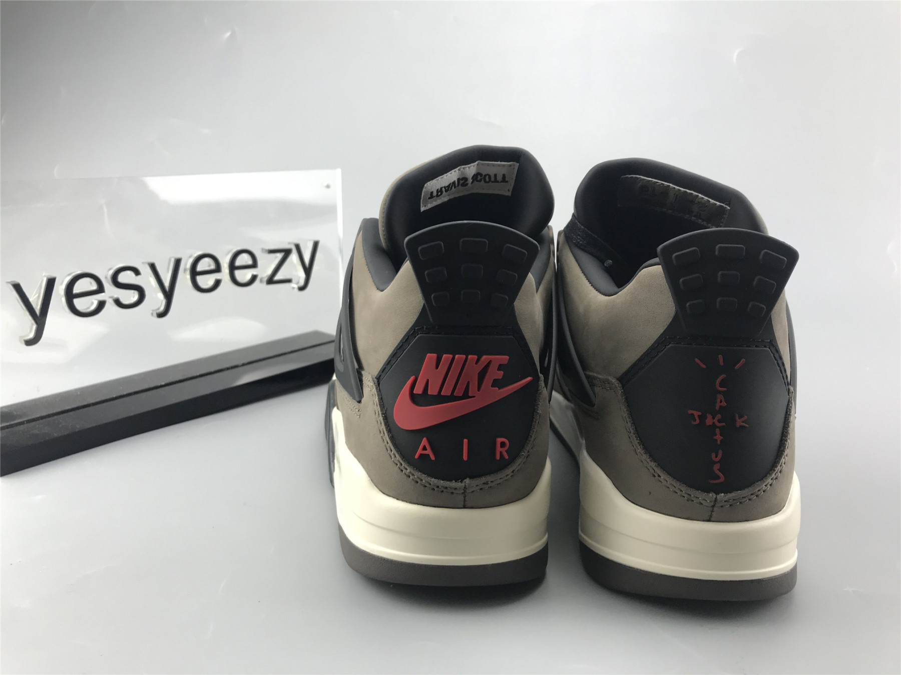 UA TRAVIS SCOTT X AIR JORDAN 4 "CATUS JACK" OLIVE