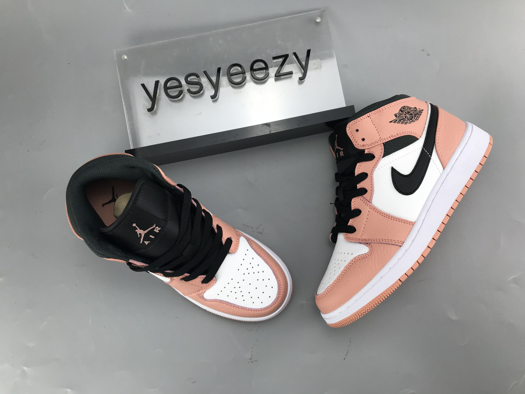 UA AIR JORDAN 1 MID GS