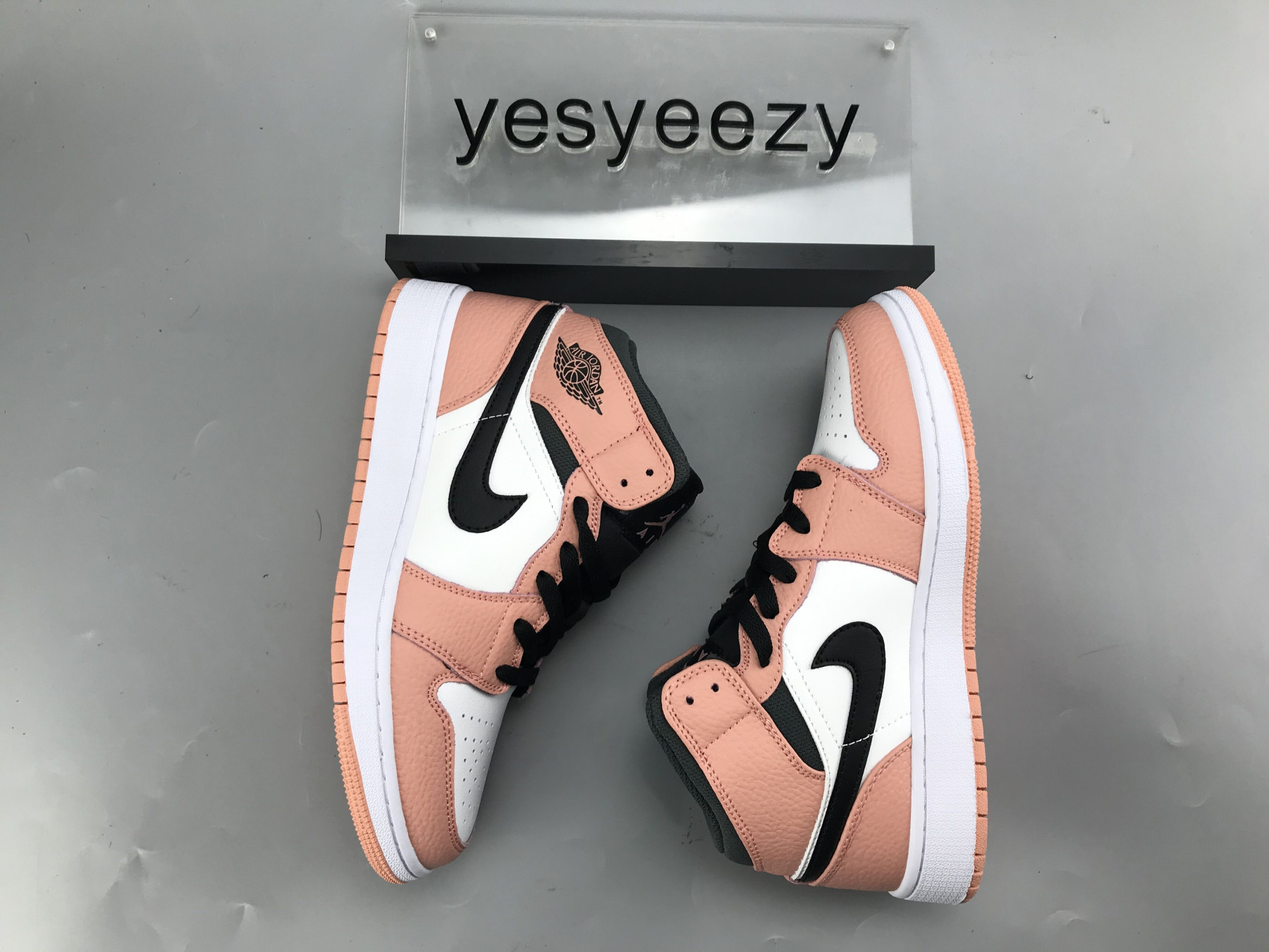 UA AIR JORDAN 1 MID GS