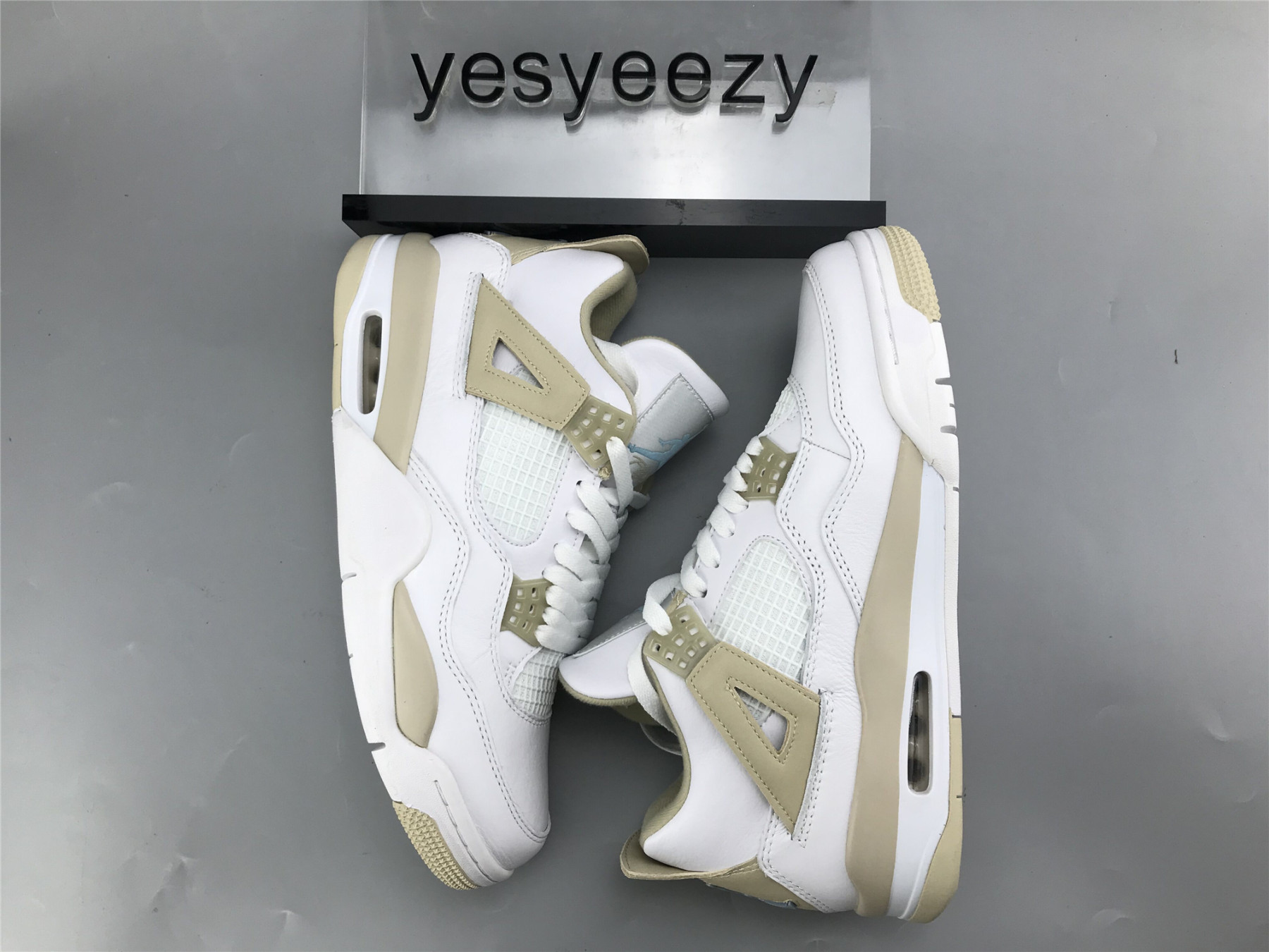 UA AIR JORDAN 4 RETRO 