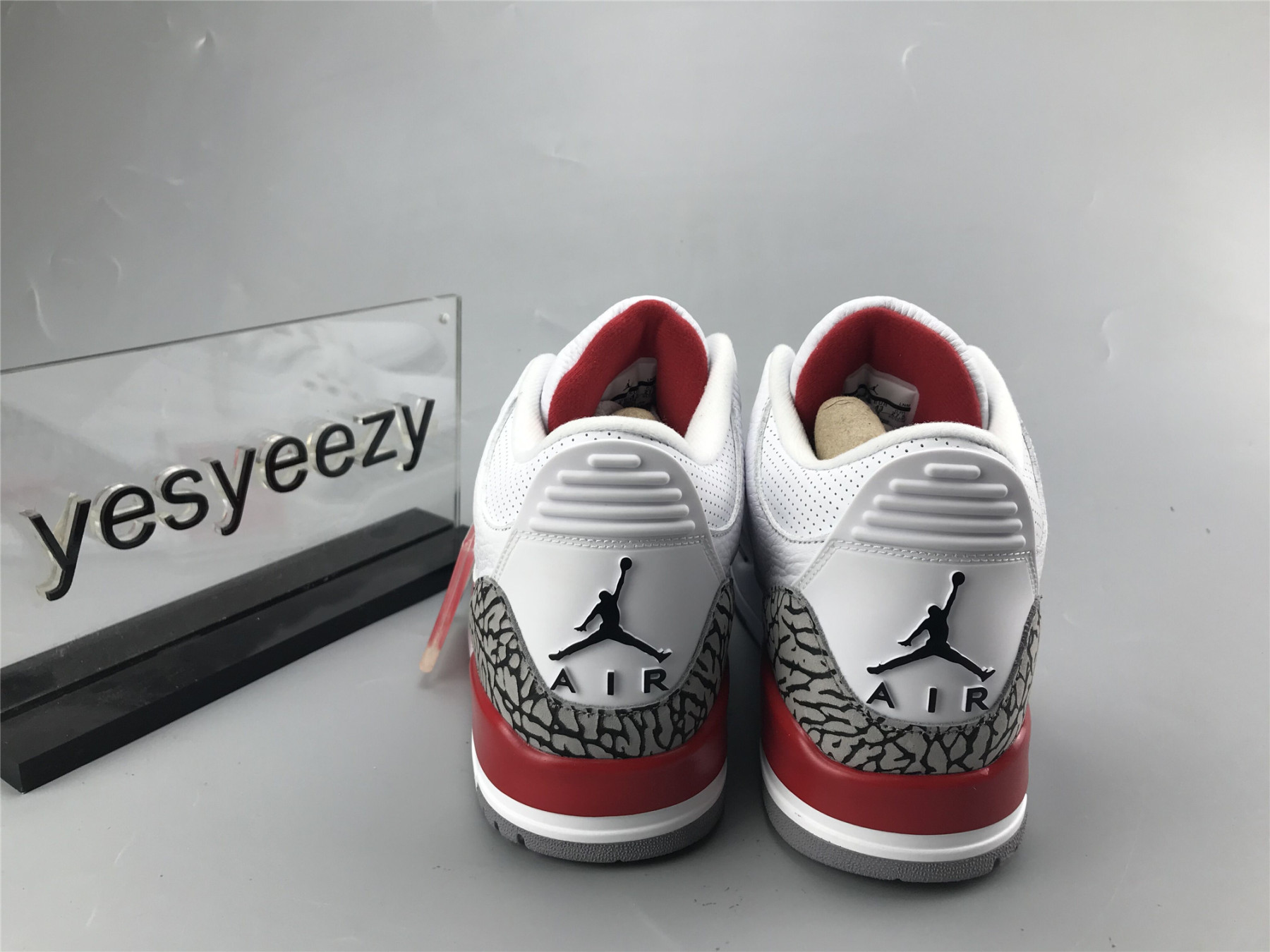 UA AIR JORDAN 3 RETRO