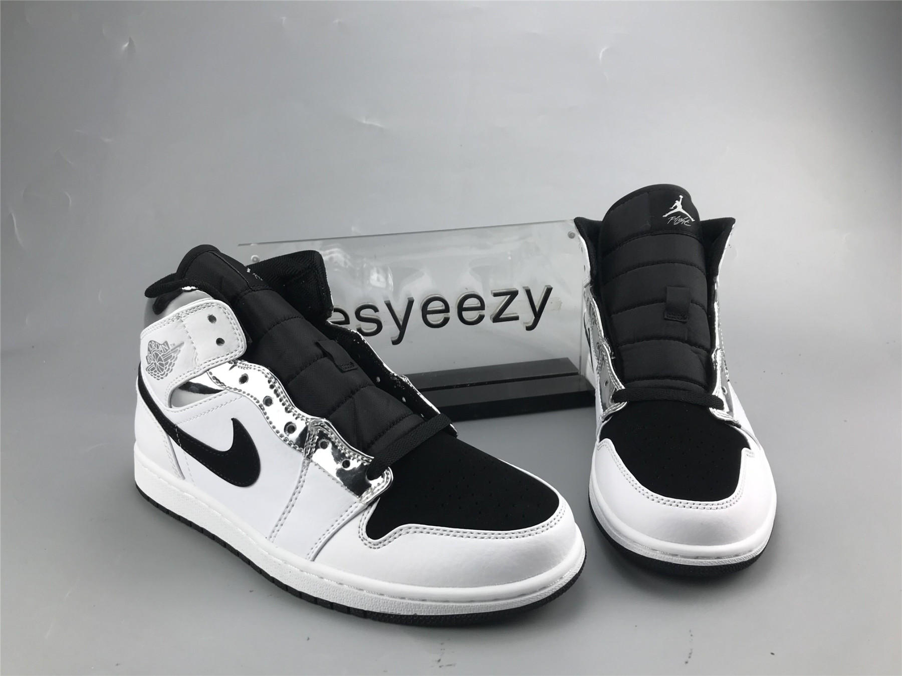 UA AIR JORDAN 1 MID