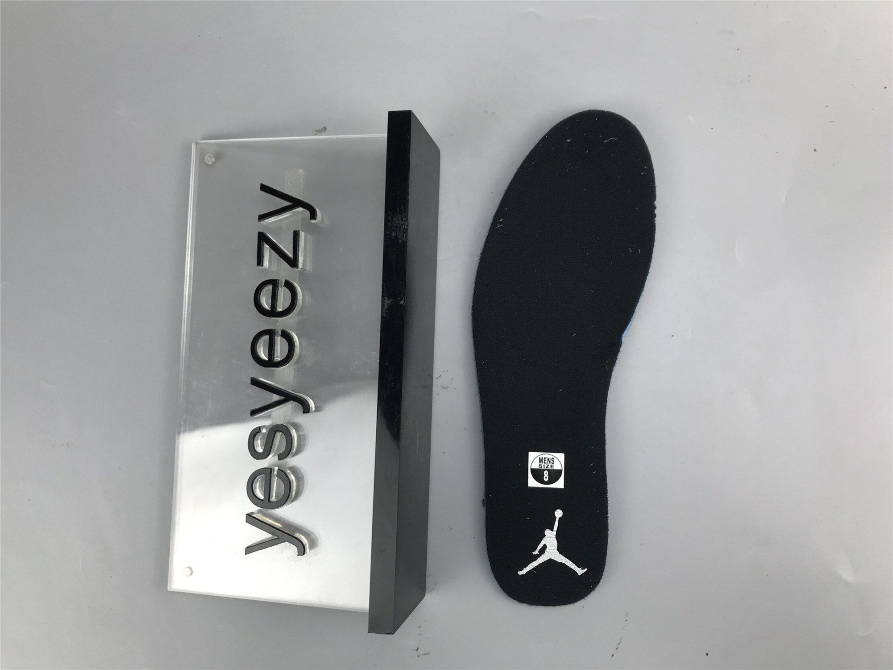 UA AIR JORDAN 1 MID