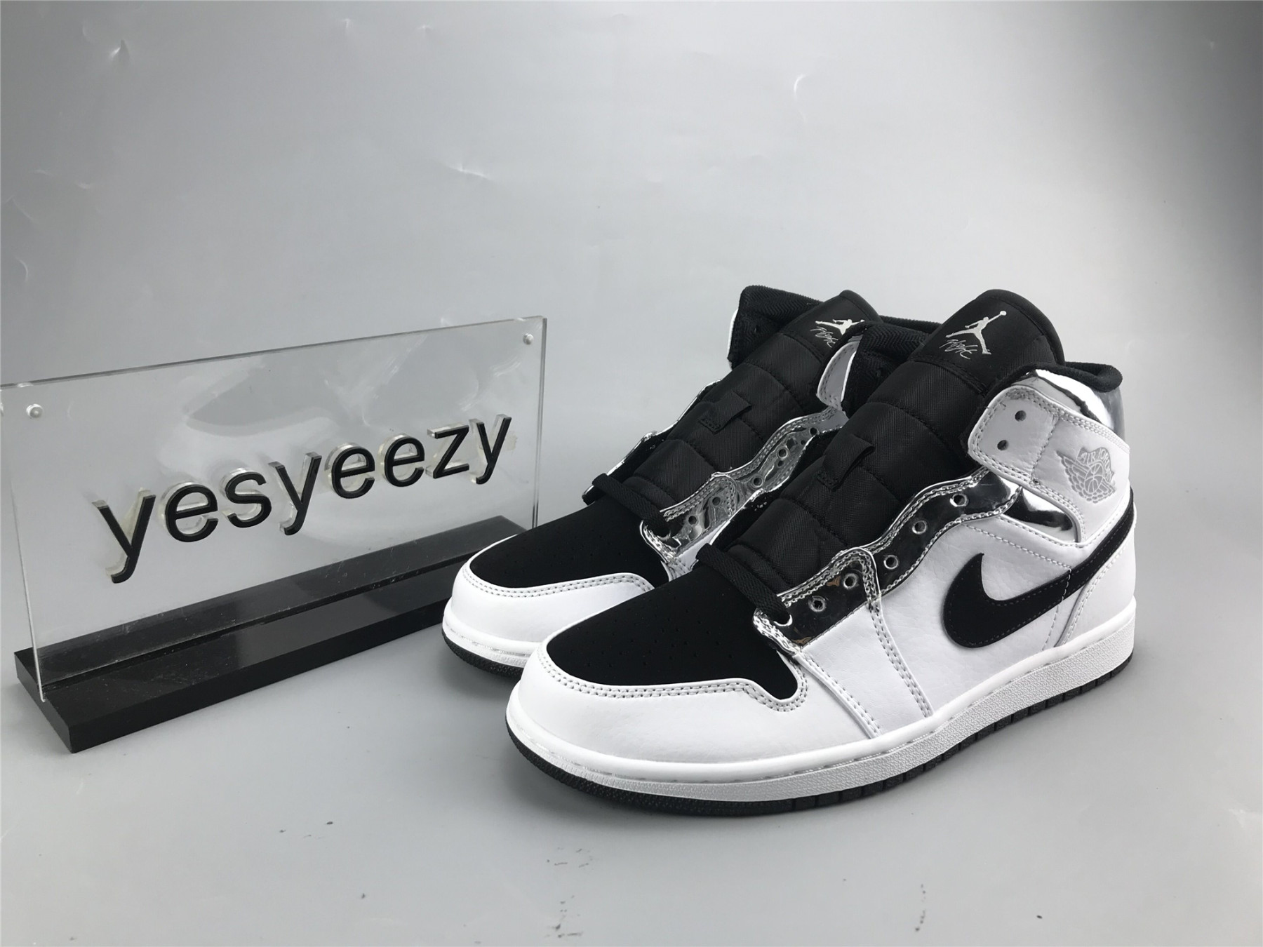 UA AIR JORDAN 1 MID