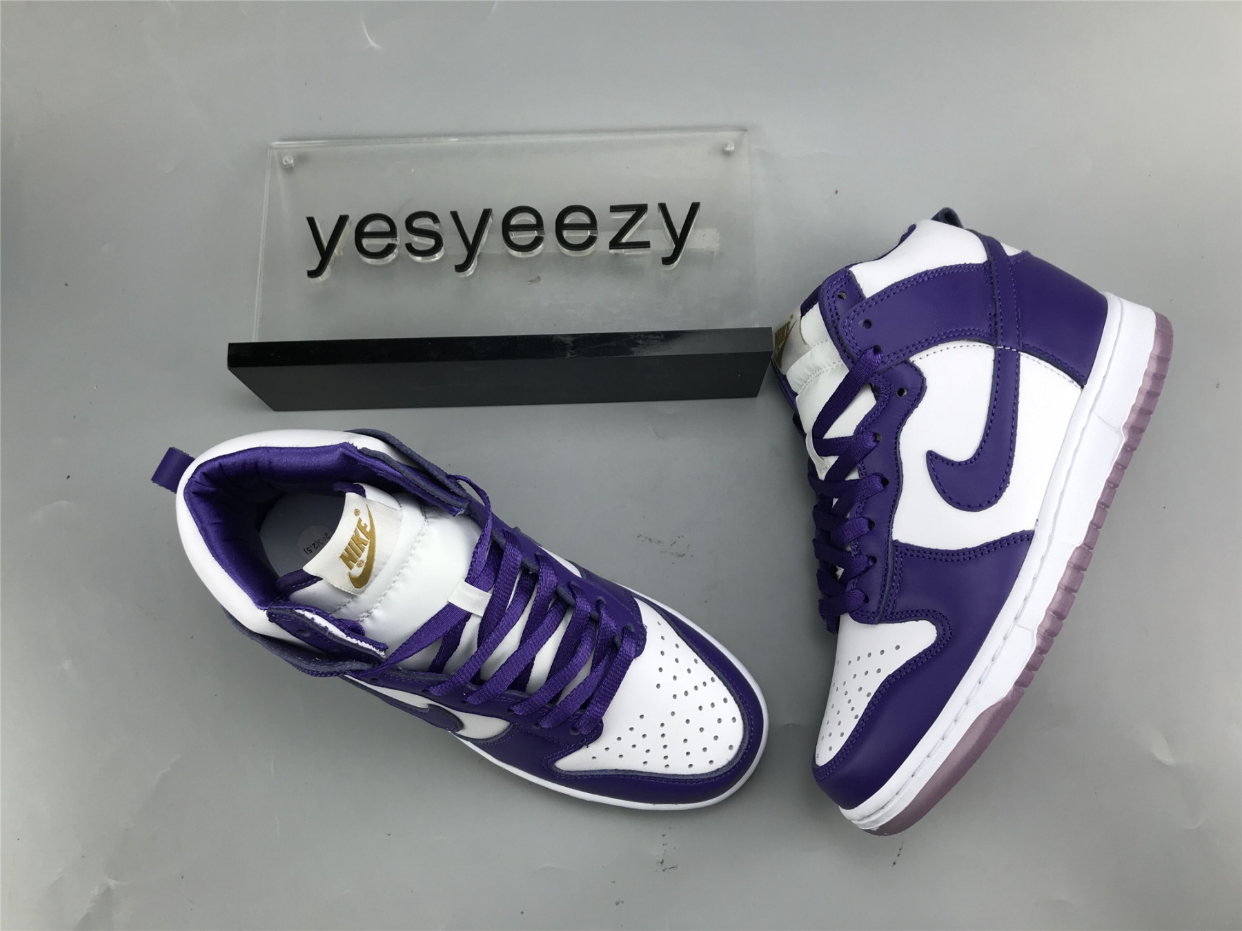 UA NIKE WMNS DUNK HIGH