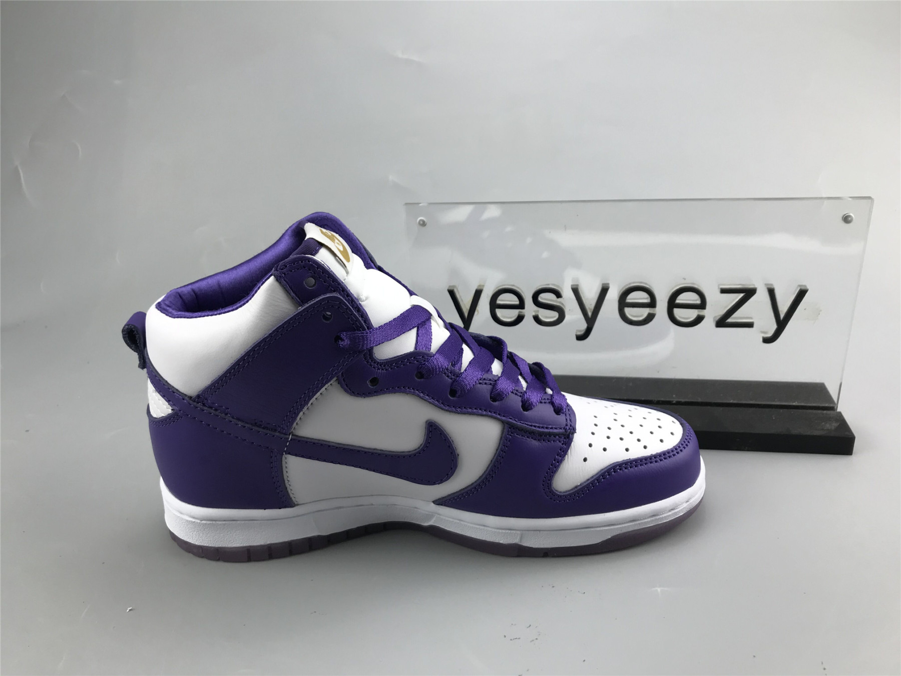 UA NIKE WMNS DUNK HIGH
