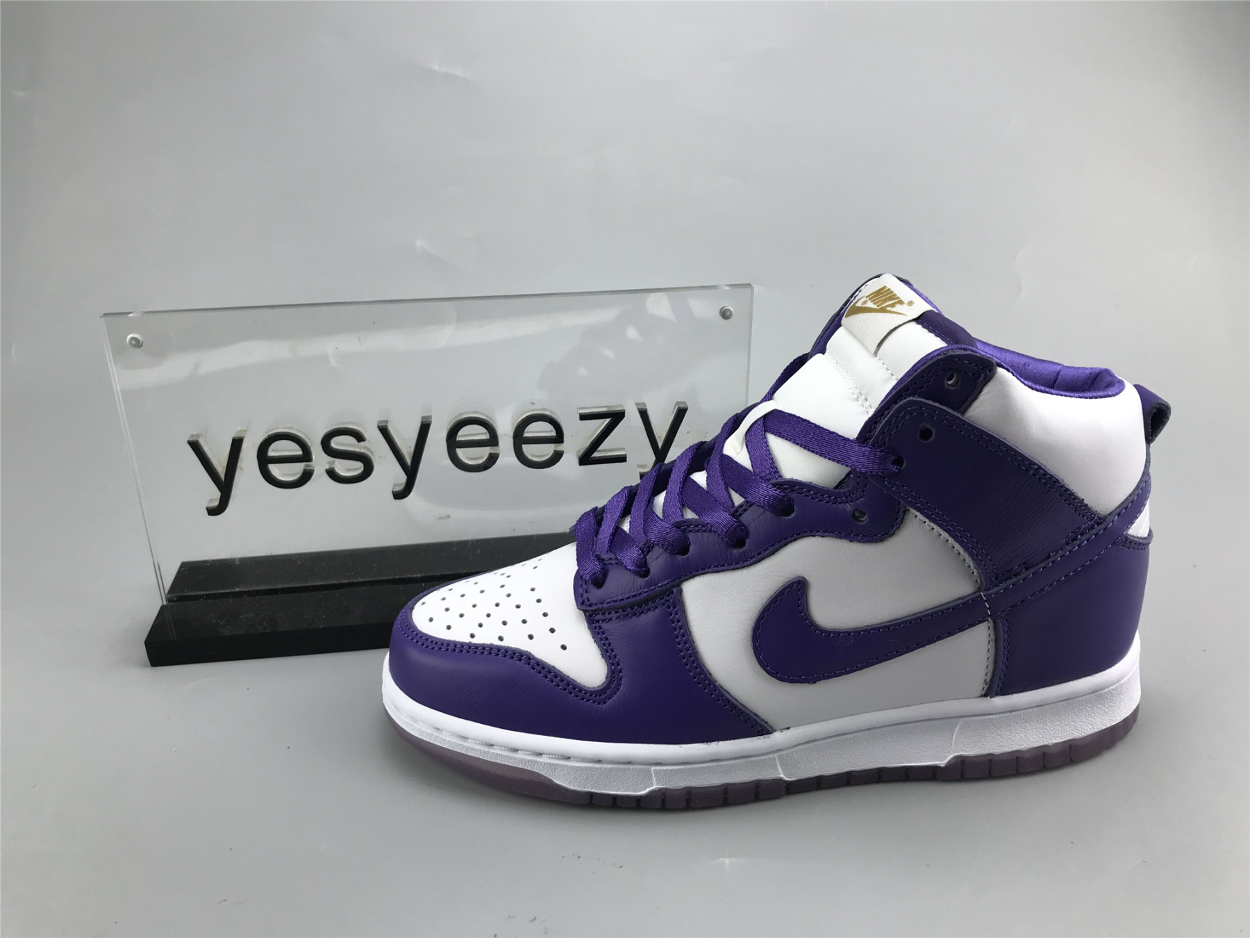 UA NIKE WMNS DUNK HIGH