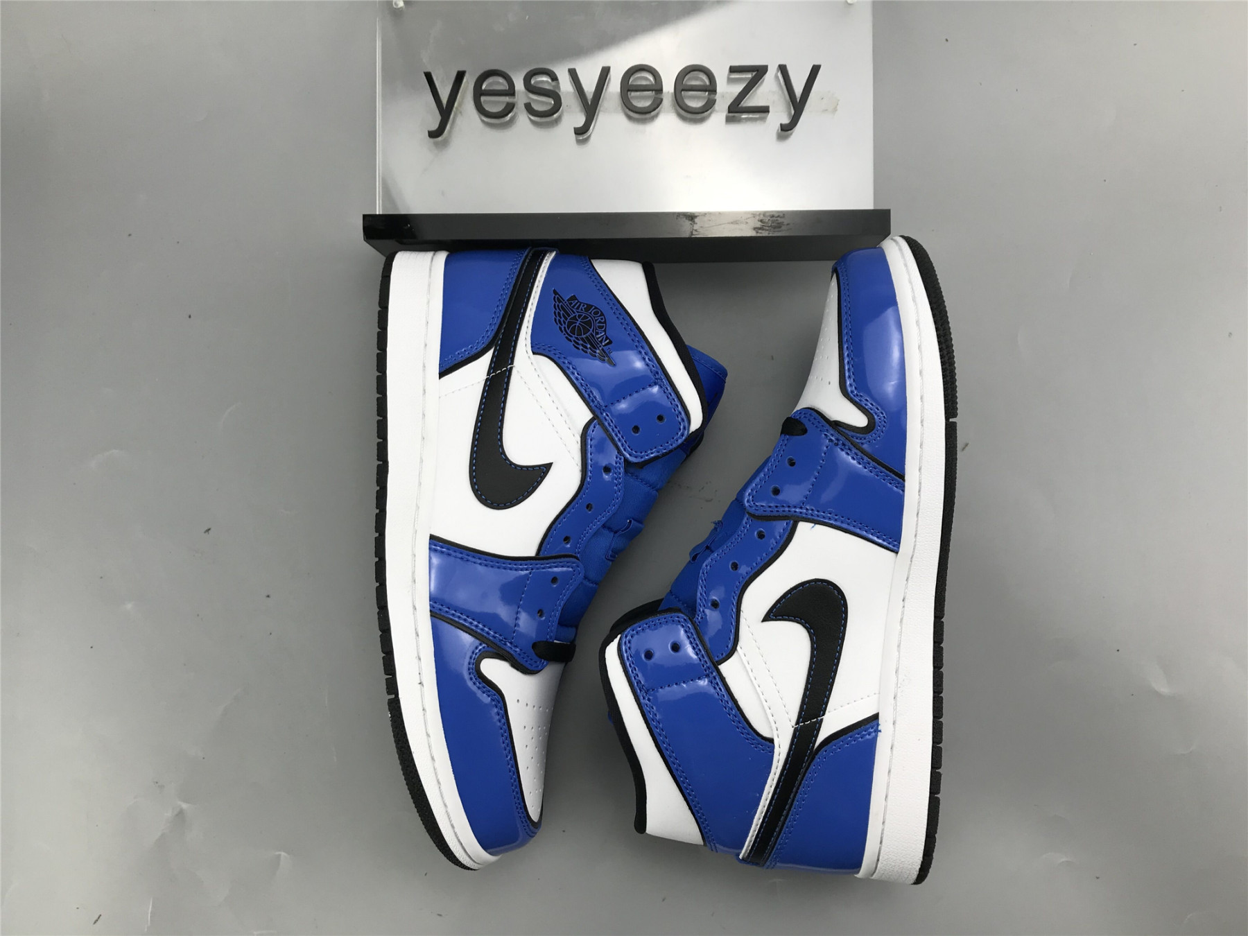UA AIR JORDAN 1 MID SE