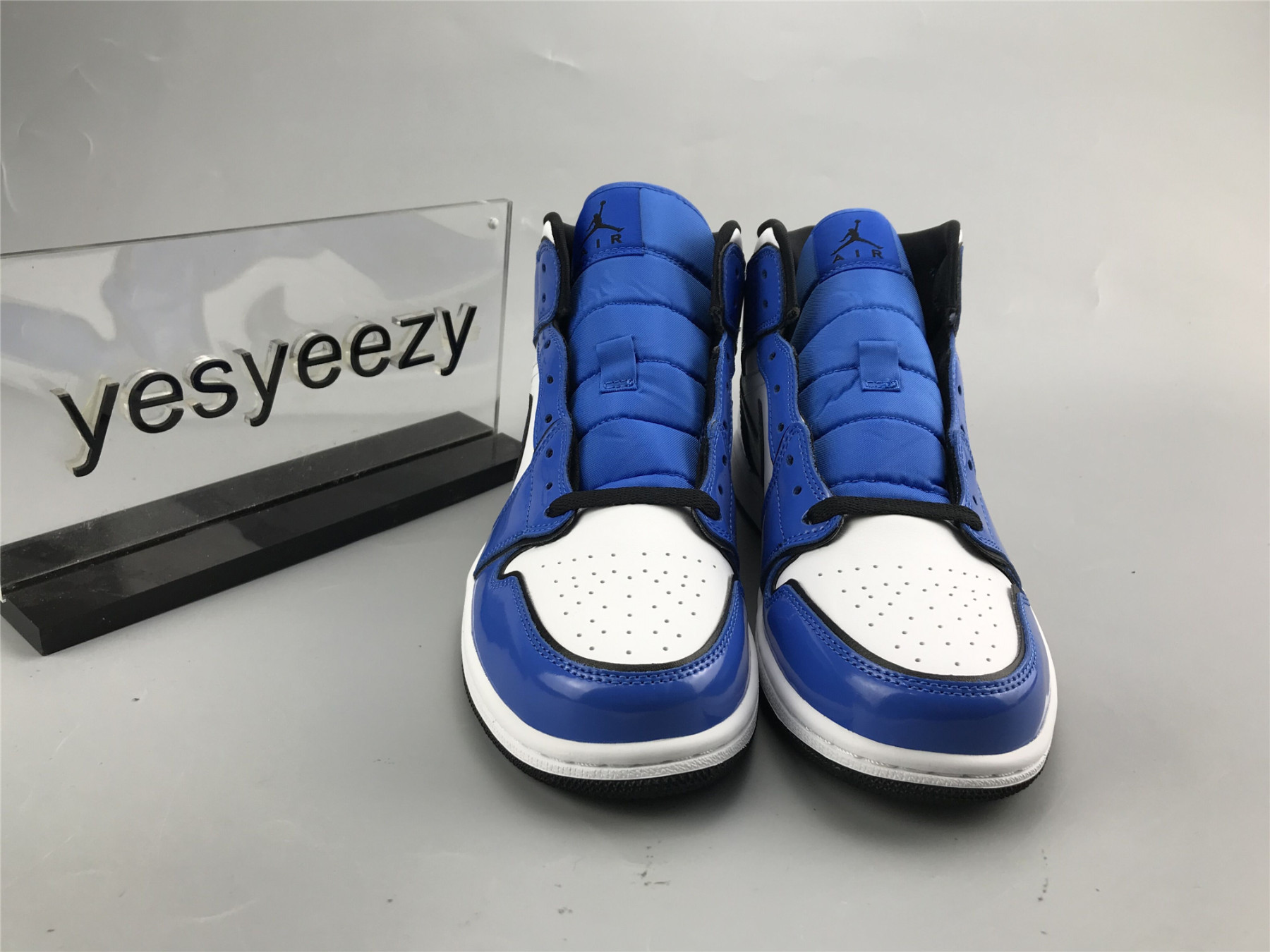 UA AIR JORDAN 1 MID SE