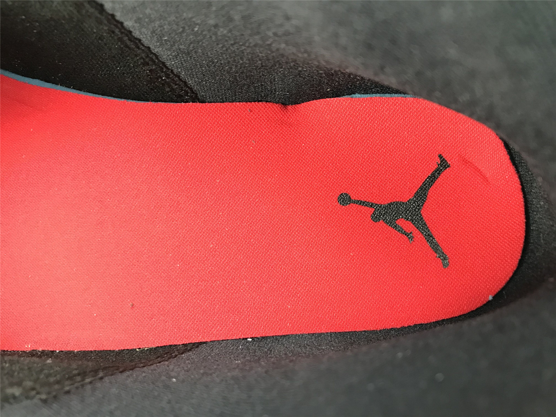 UA WMNS AIR JORDAN 1 MID SE 