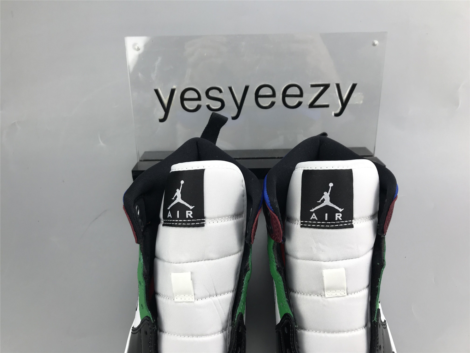 UA WMNS AIR JORDAN 1 MID SE 