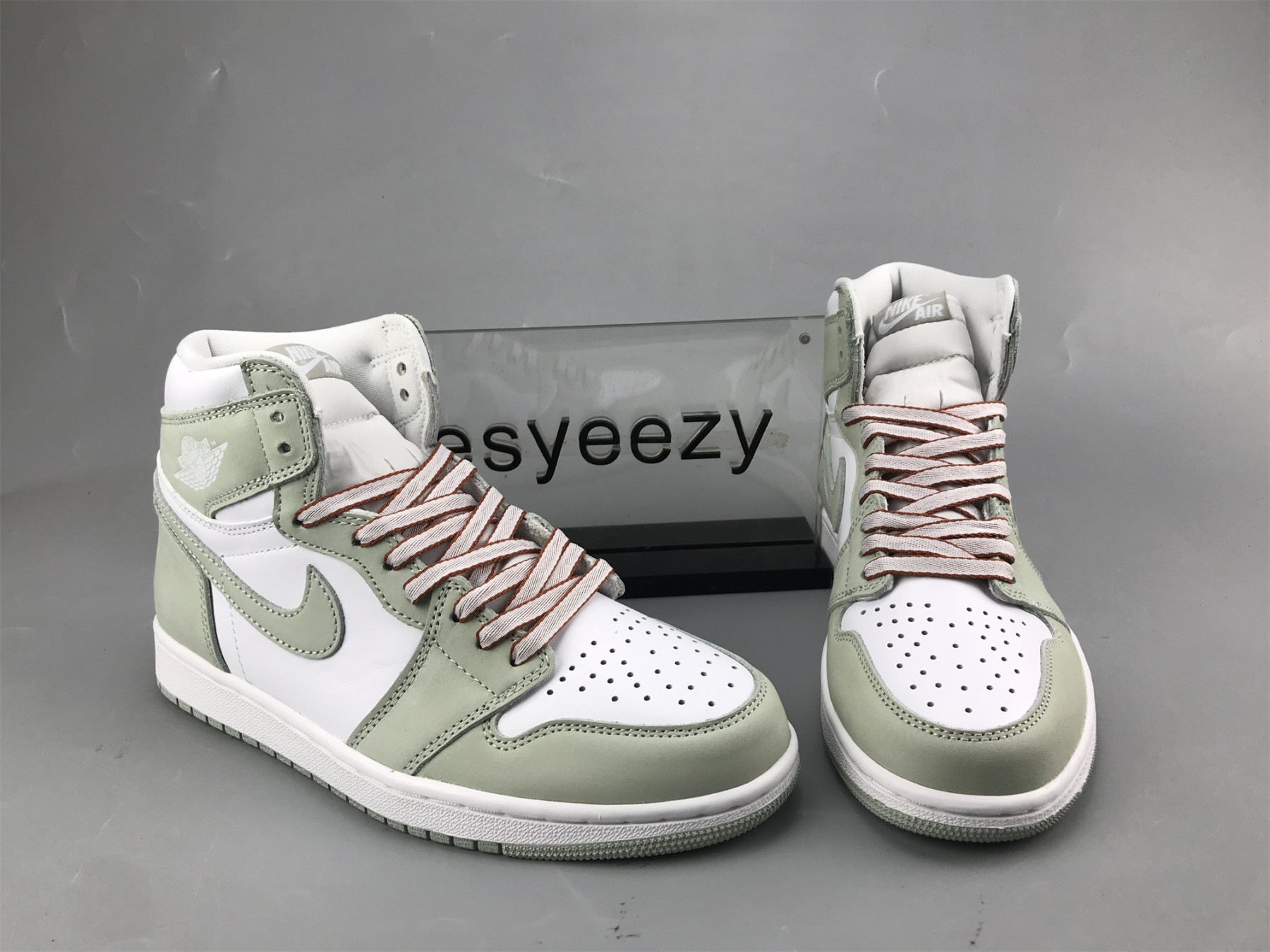 UA WMNS AIR JORDAN 1 RETRO HIGH OG 