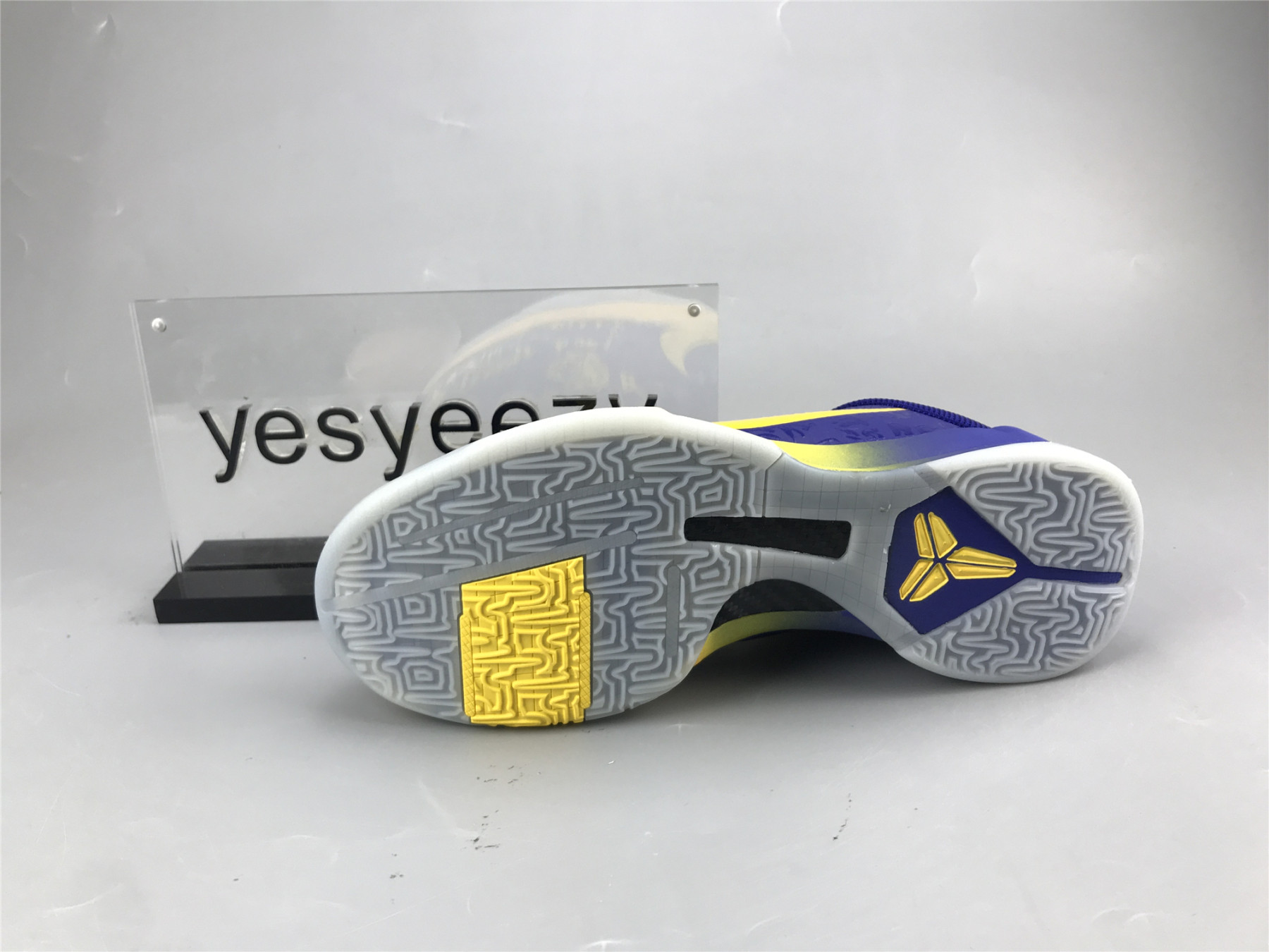 UA NIKE ZOOM KOBE 5 PROTRO