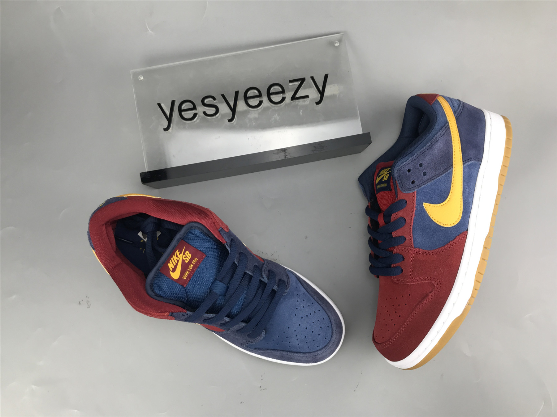 UA NIKE DUNK LOW SB