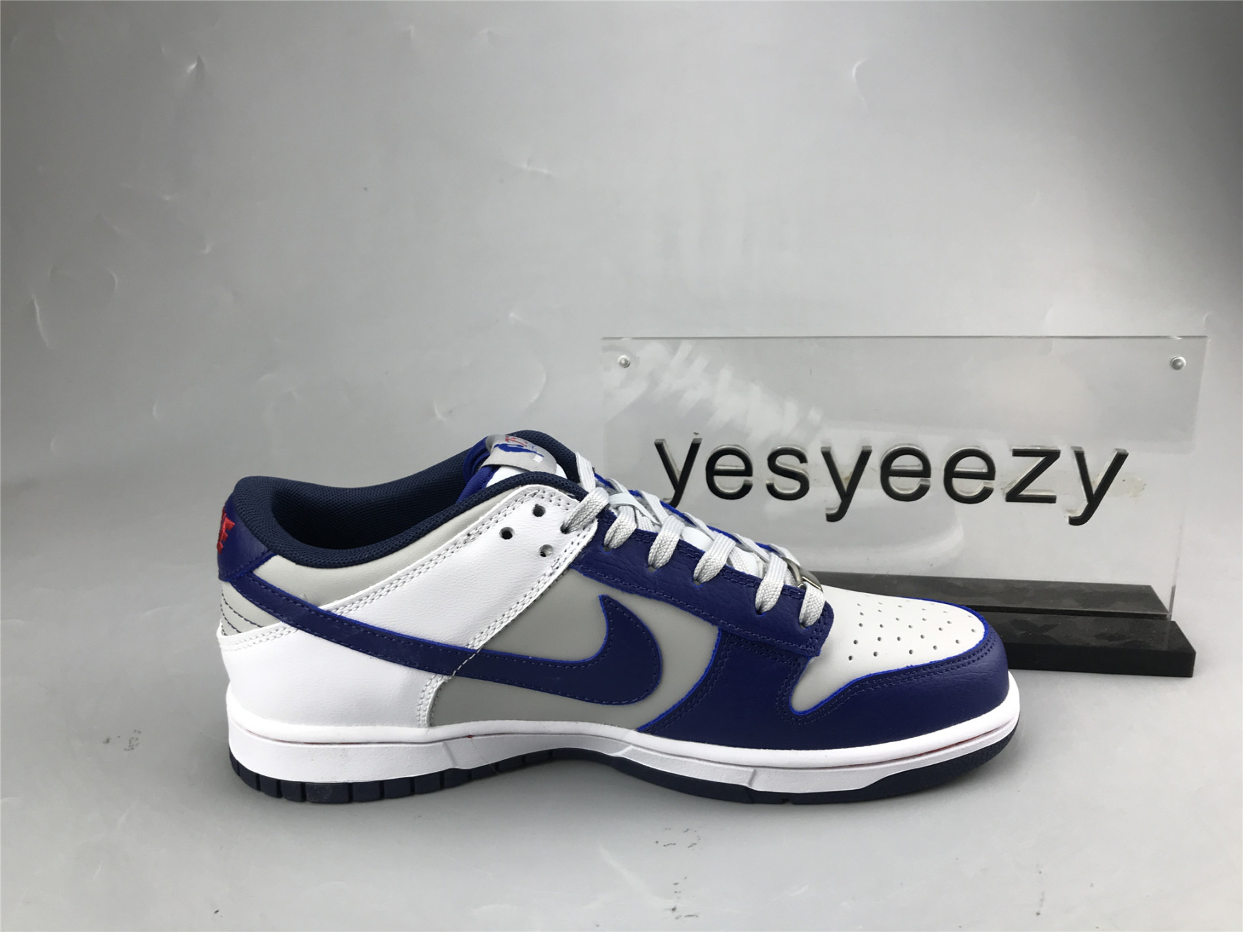 UA NIKE NBA X DUNK LOW EMB