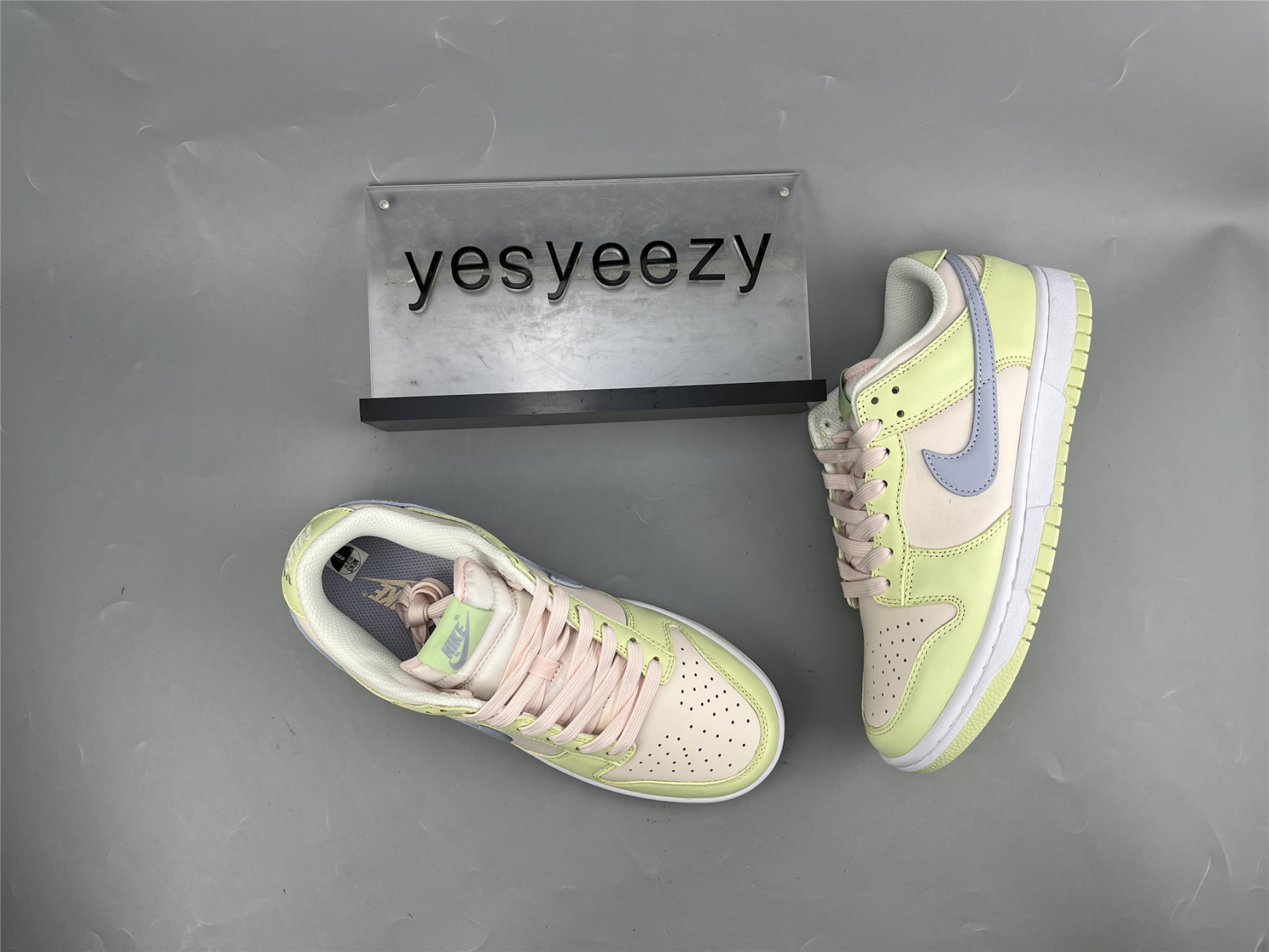 UA NIKE WMNS DUNK LOW 