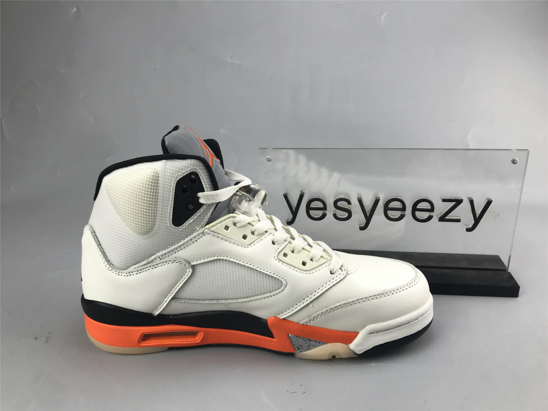 UA AIR JORDAN 5 RETRO