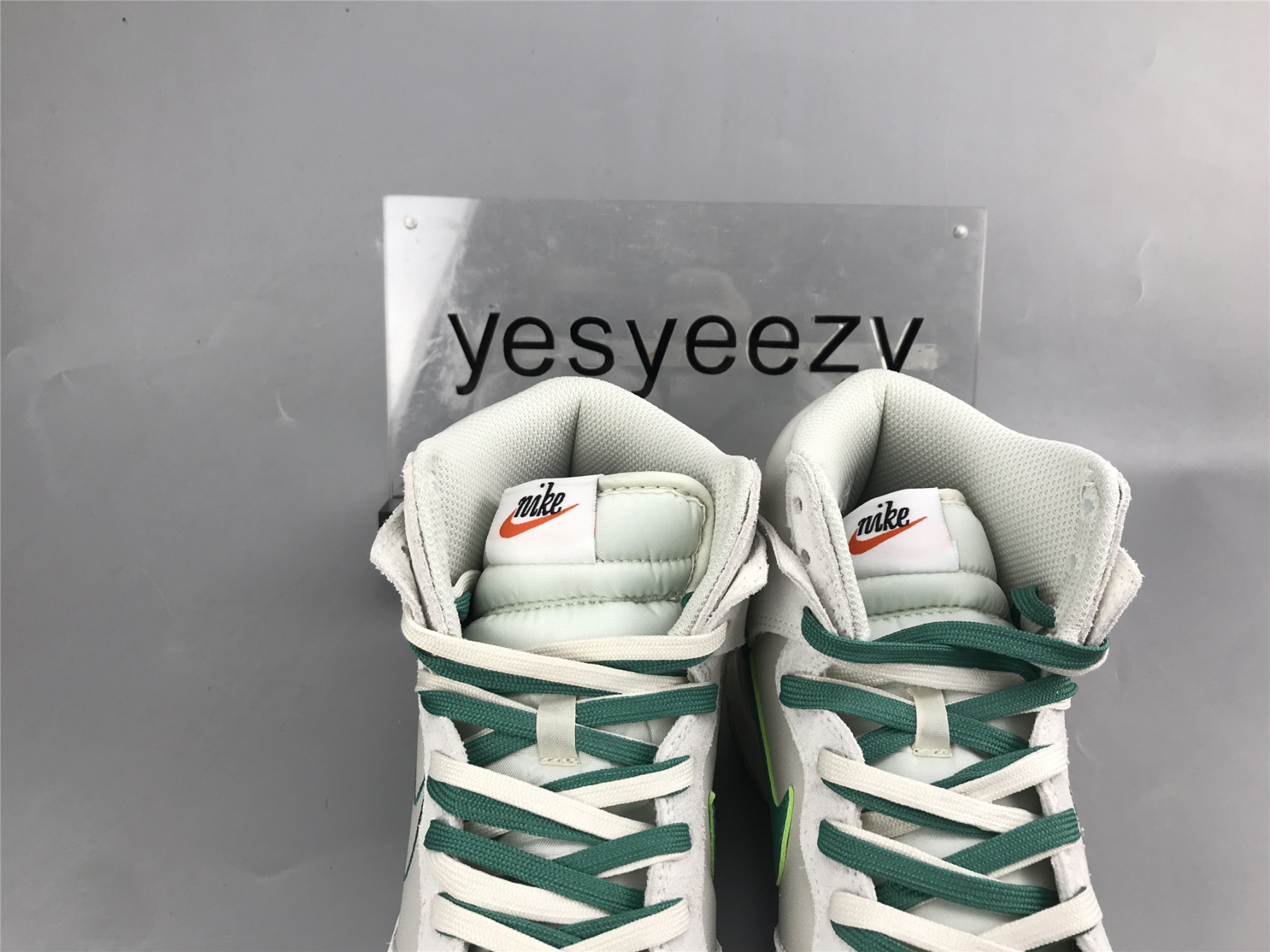 UA NIKE DUNK HIGH SE