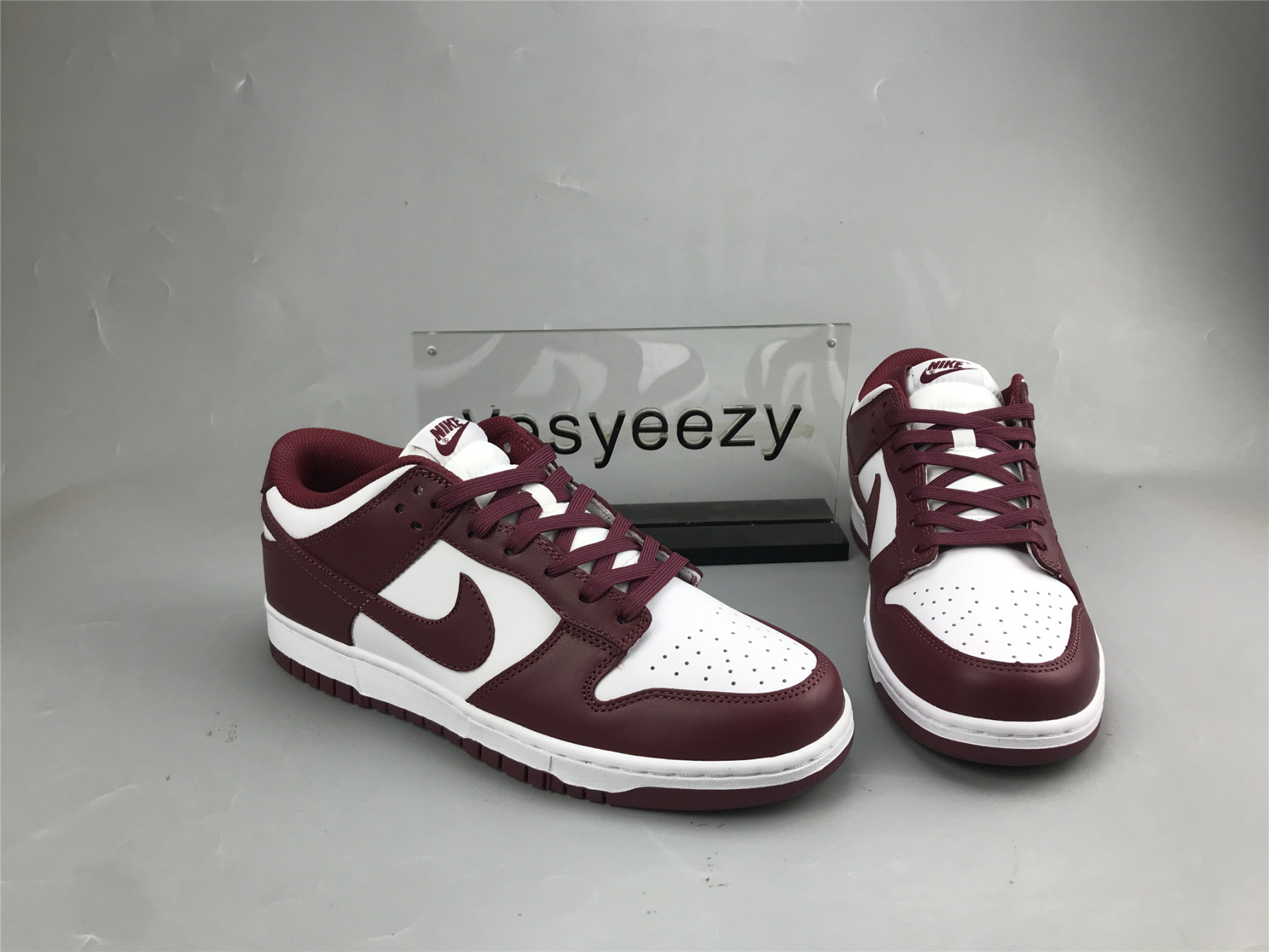 UA NIKE WMNS DUNK LOW