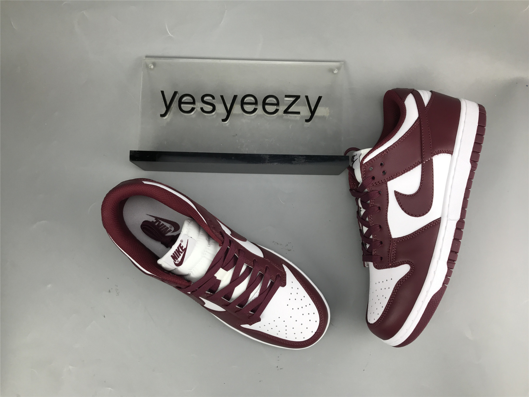 UA NIKE WMNS DUNK LOW
