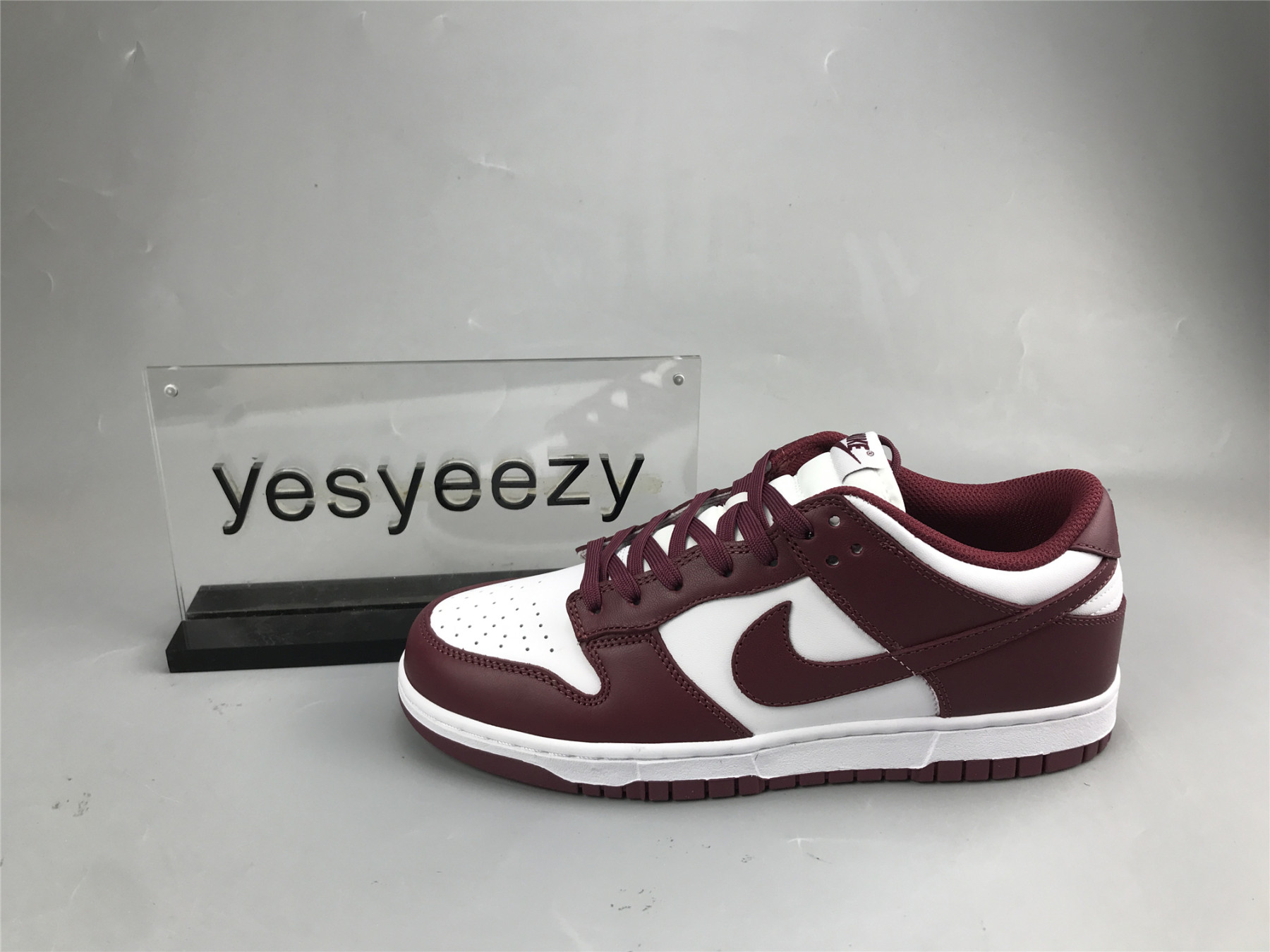 UA NIKE WMNS DUNK LOW