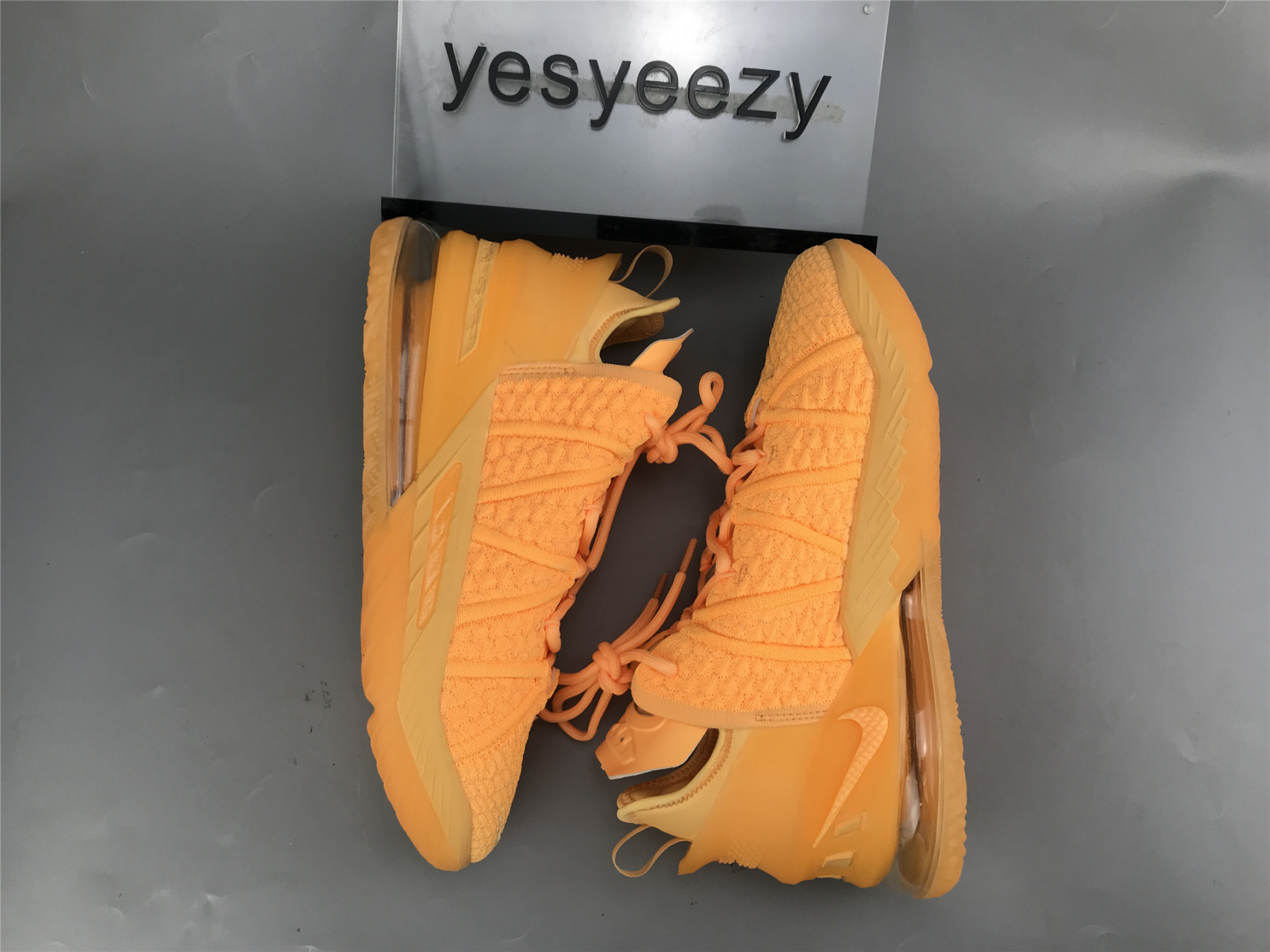 UA NIKE LEBRON 18 EP