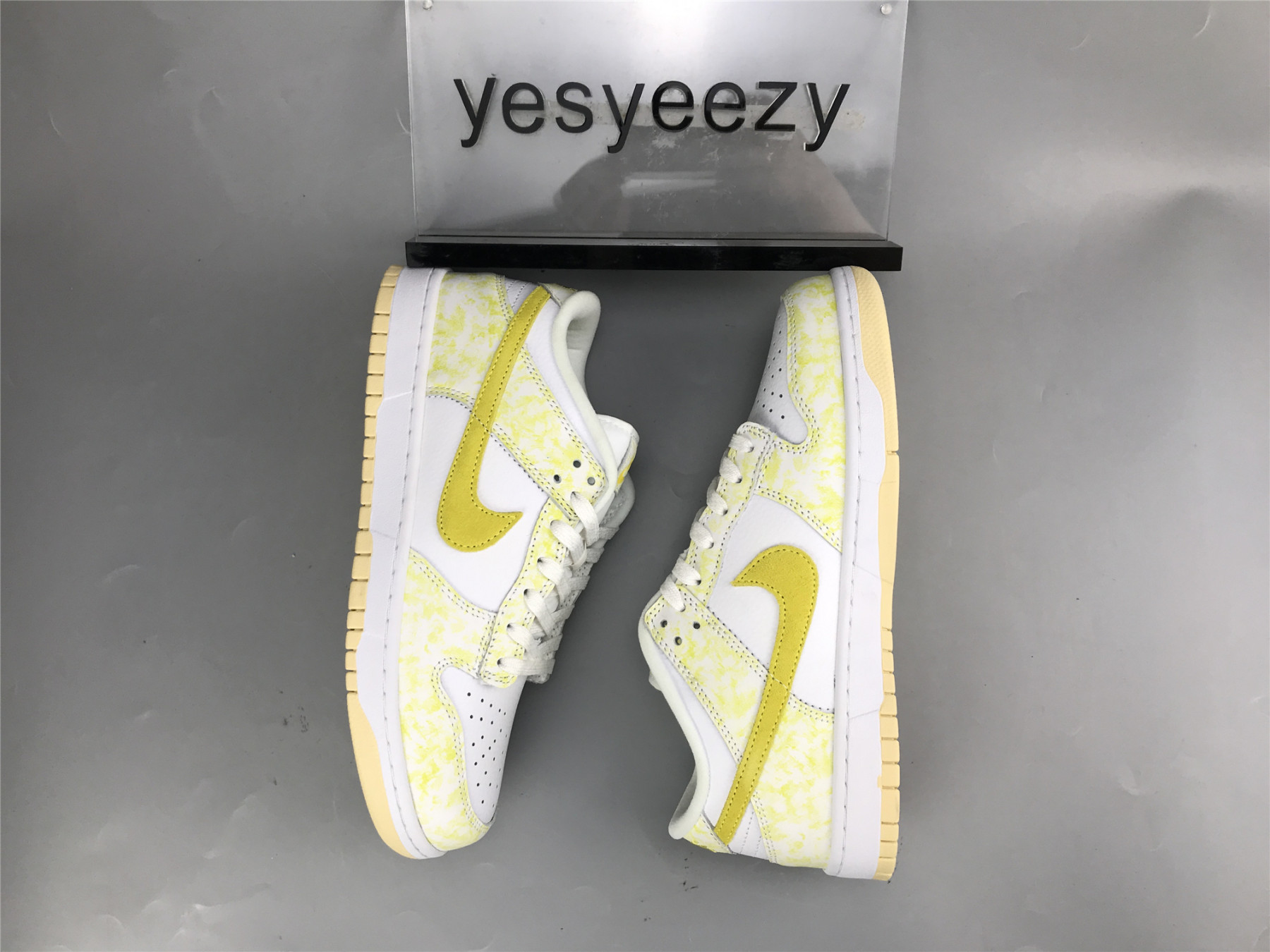 UA NIKE WMNS DUNK LOW OG