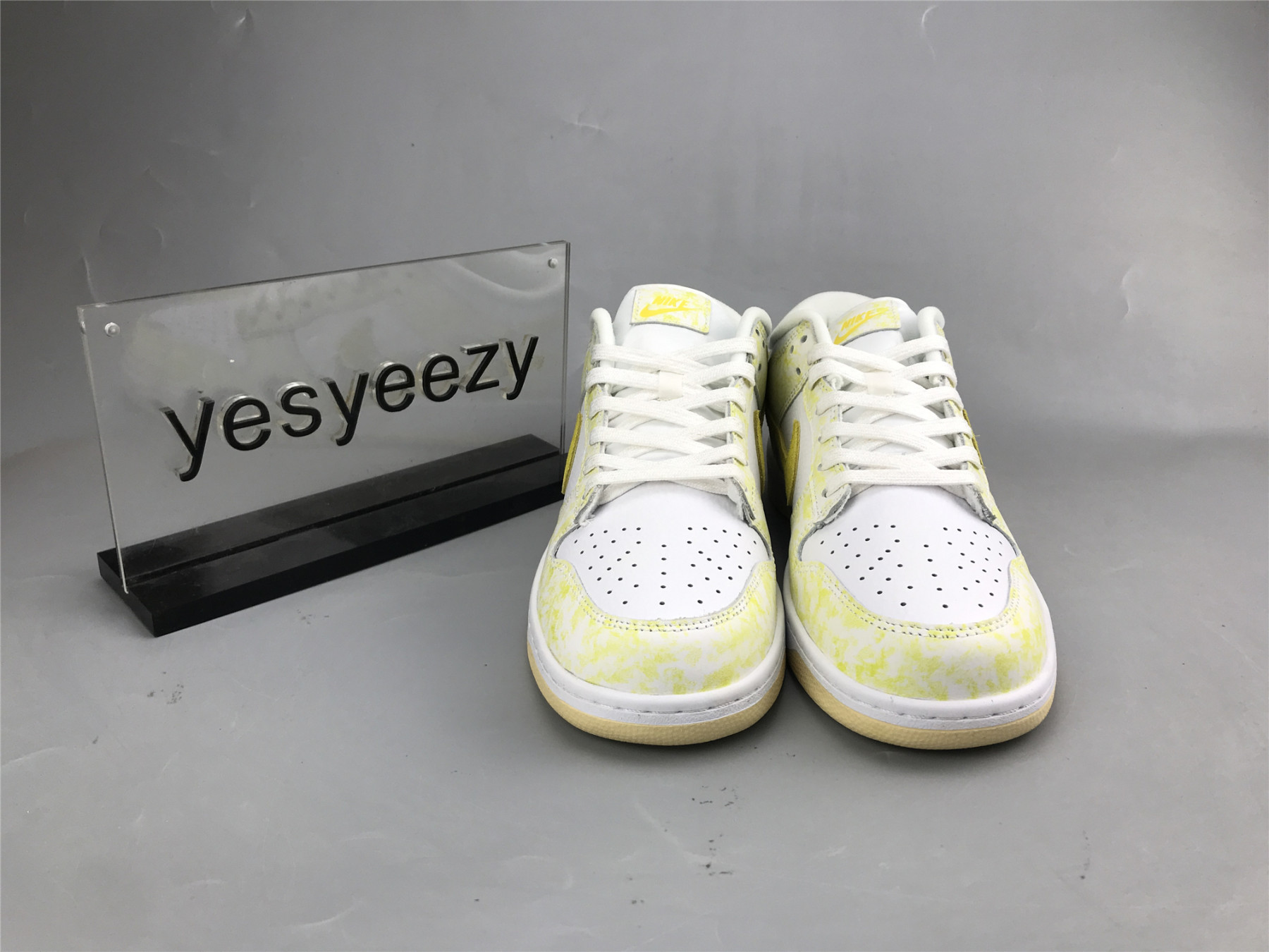 UA NIKE WMNS DUNK LOW OG