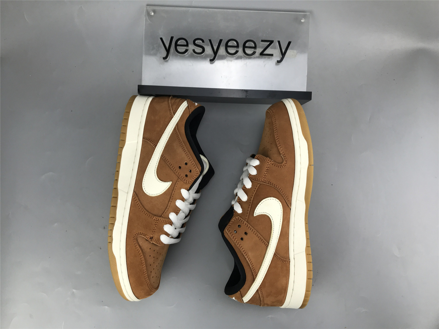 UA NIKE DUNK LOW PRO ISO SB