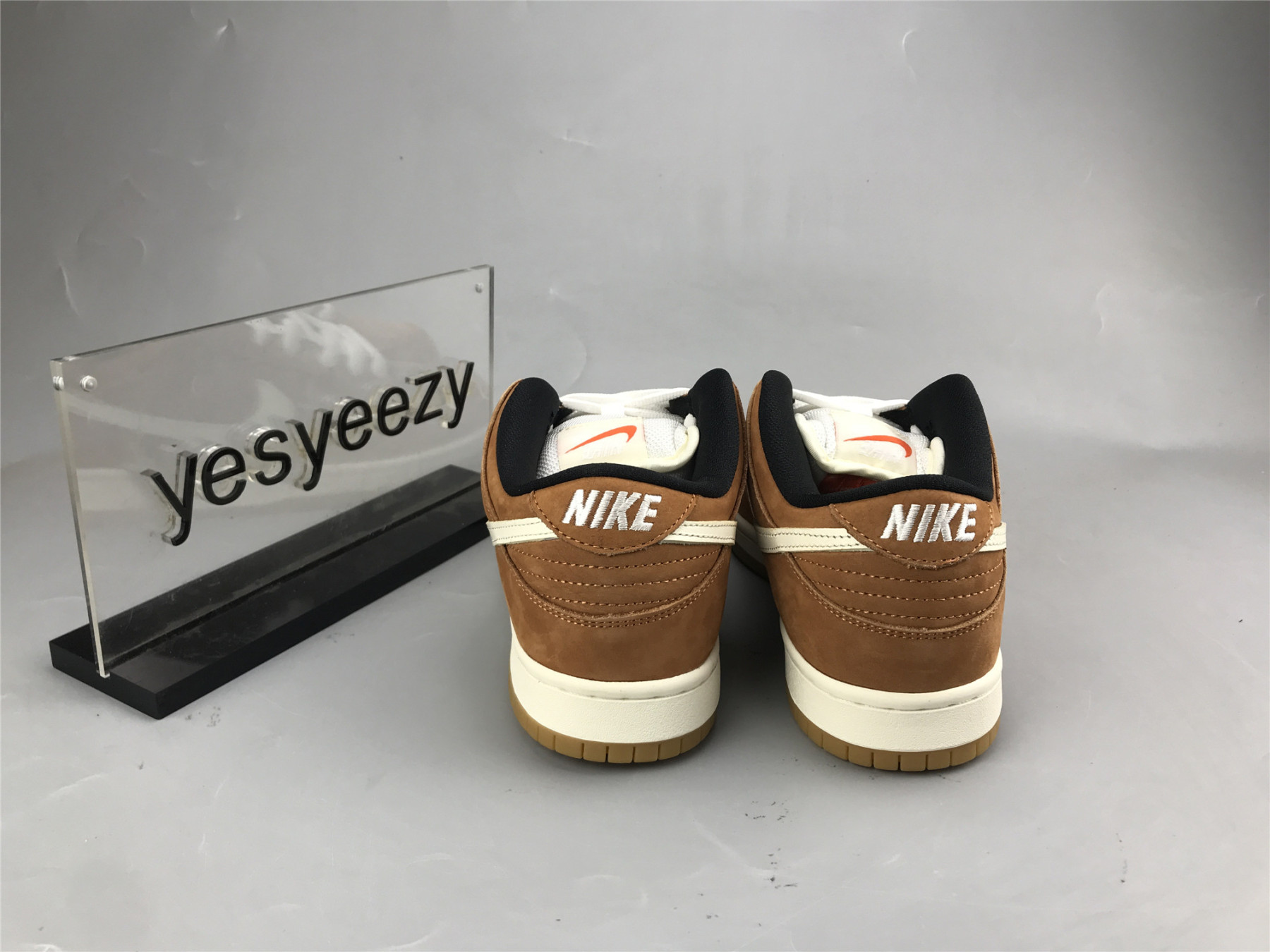 UA NIKE DUNK LOW PRO ISO SB