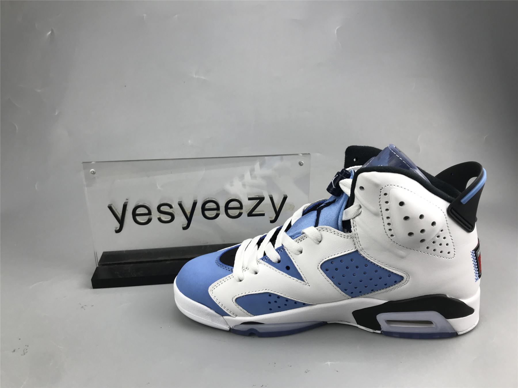 UA AIR JORDAN 6 RETRO
