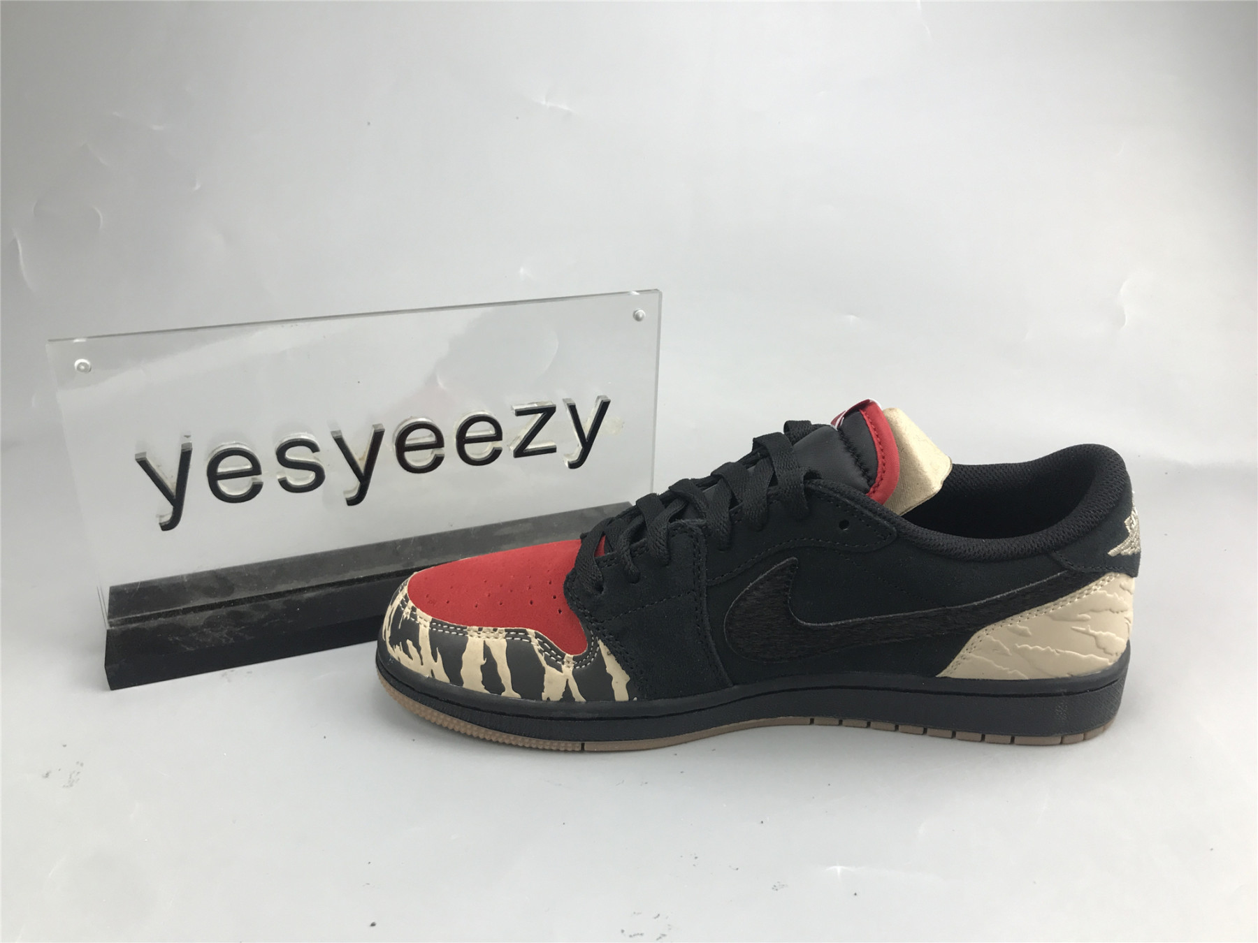 UA SOLEFLY X AIR JORDAN 1 LOW â€œCARNIVORE"