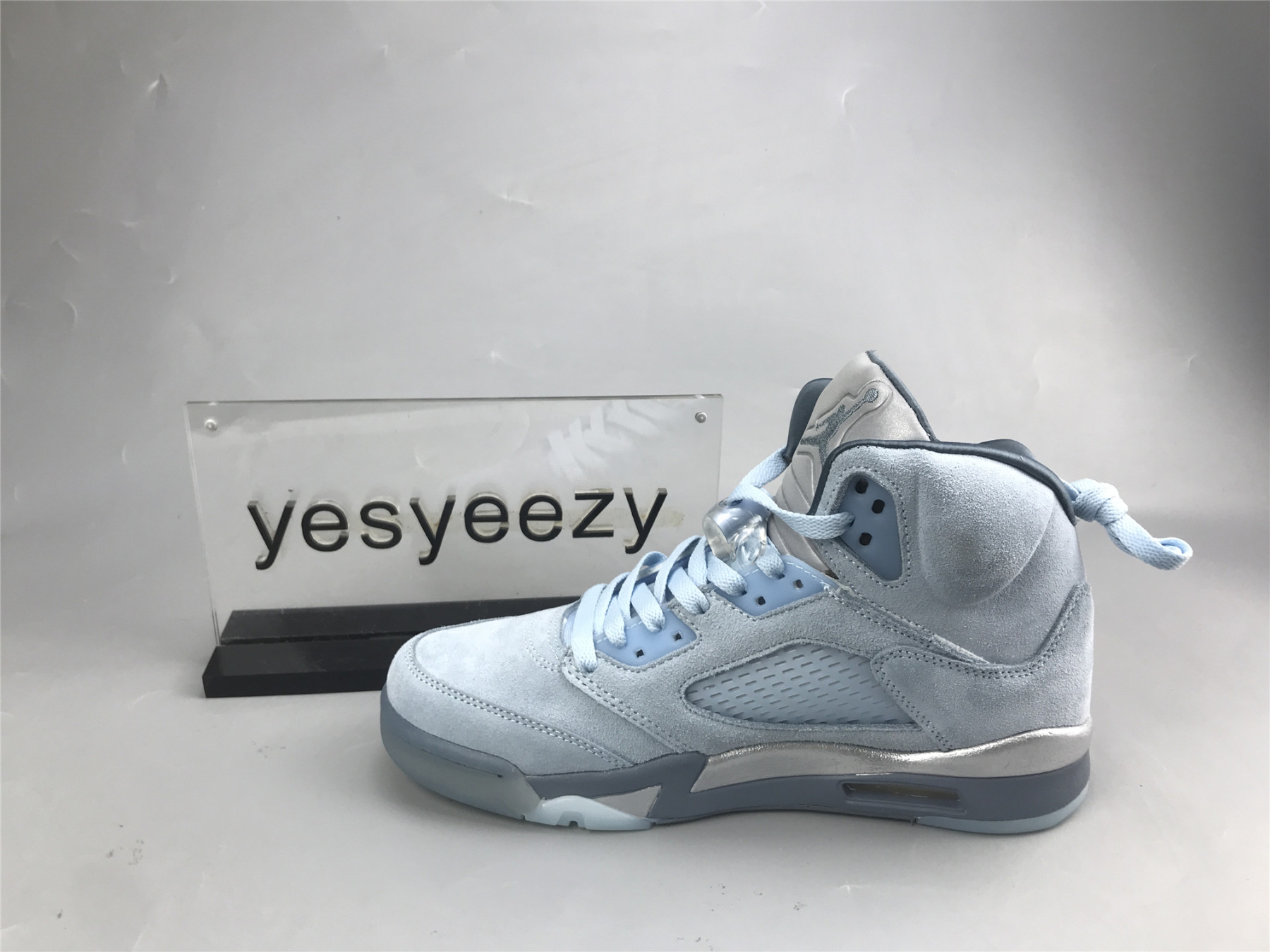 UA WMNS AIR JORDAN 5 RETRO