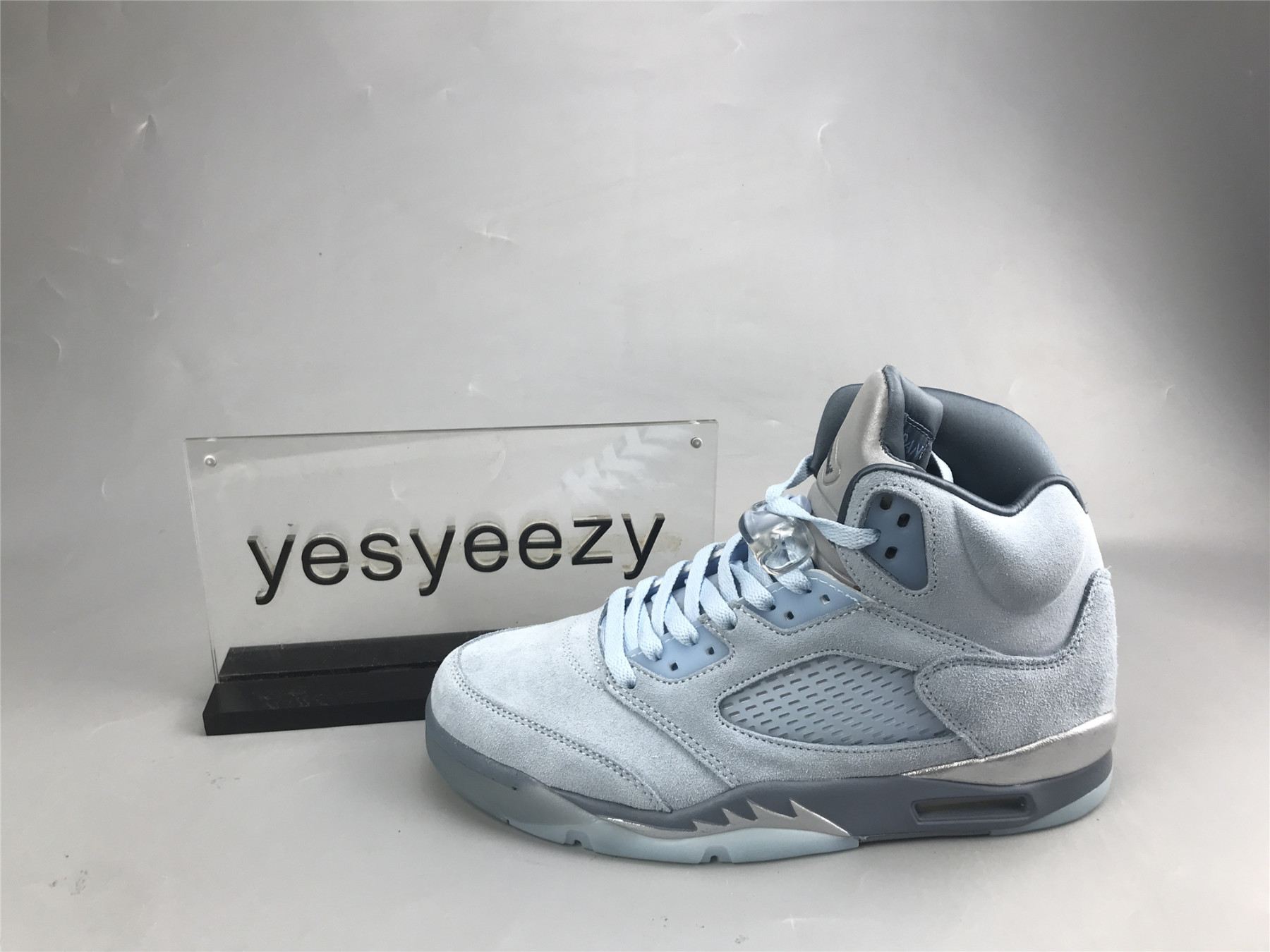 UA WMNS AIR JORDAN 5 RETRO